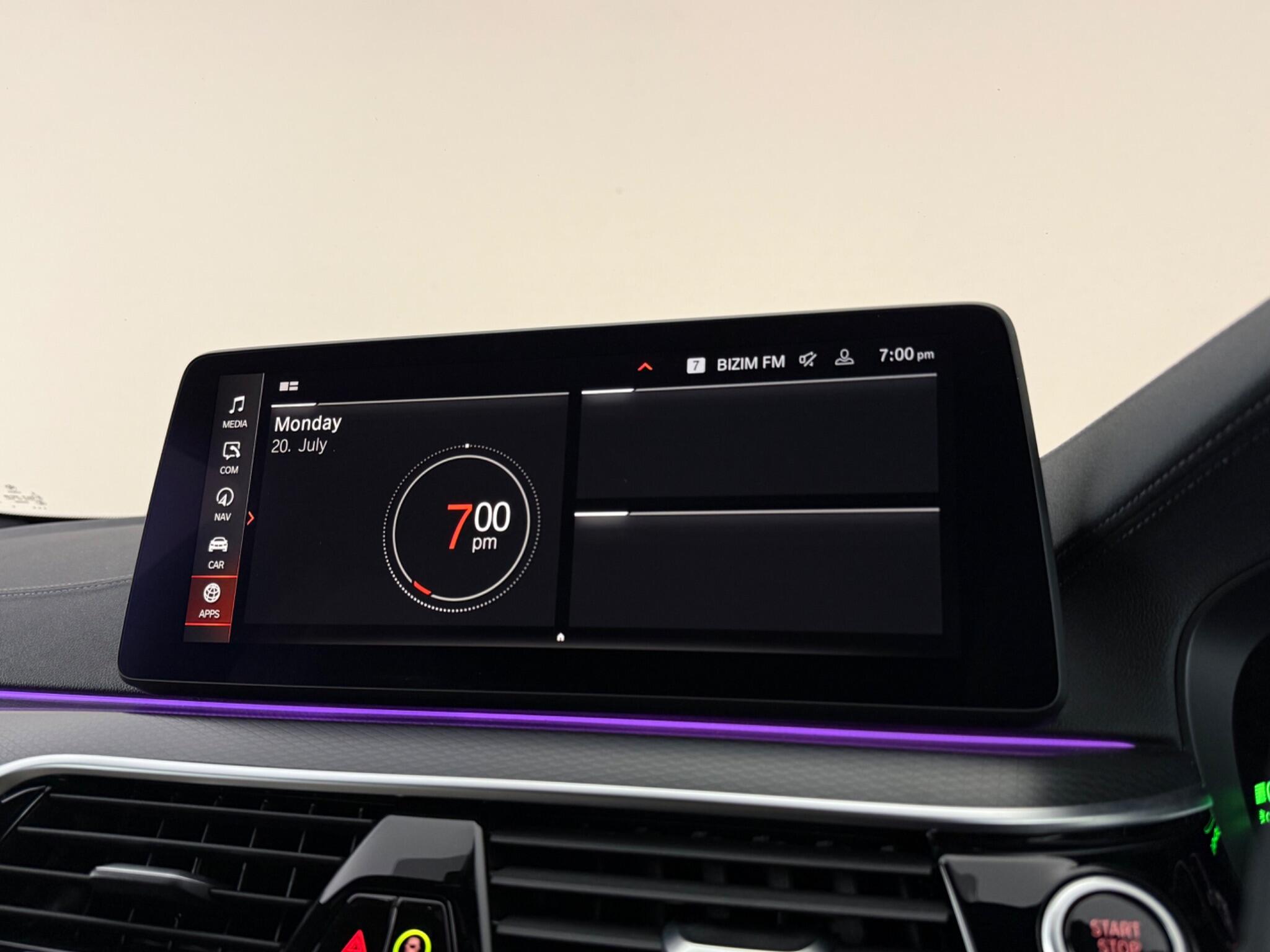 BMW 5 Series view 24