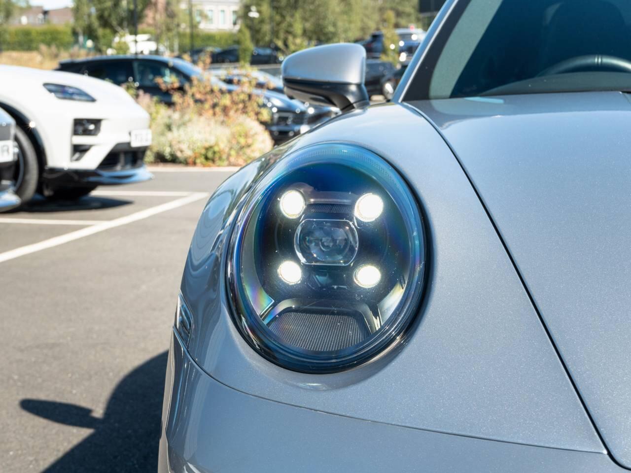 Porsche 911 view 16