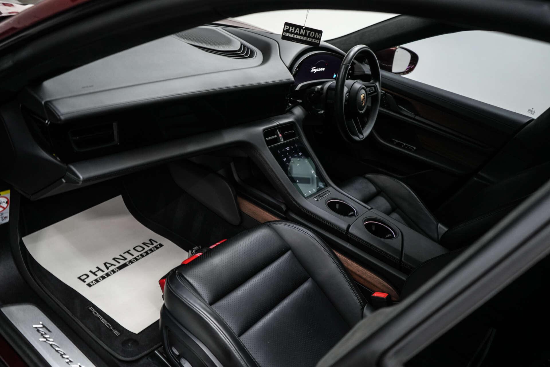 Porsche Taycan view 18