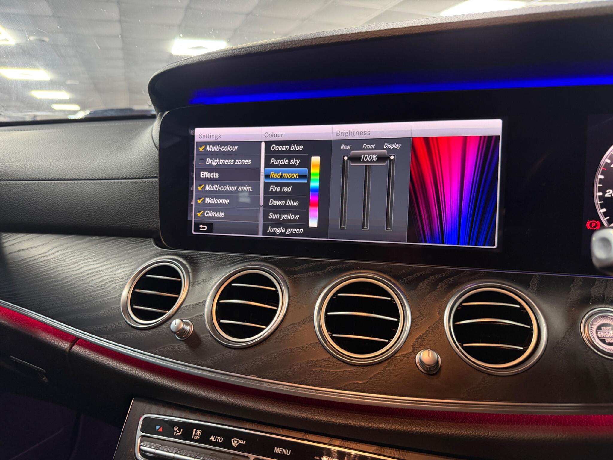 Mercedes-Benz E Class view 53