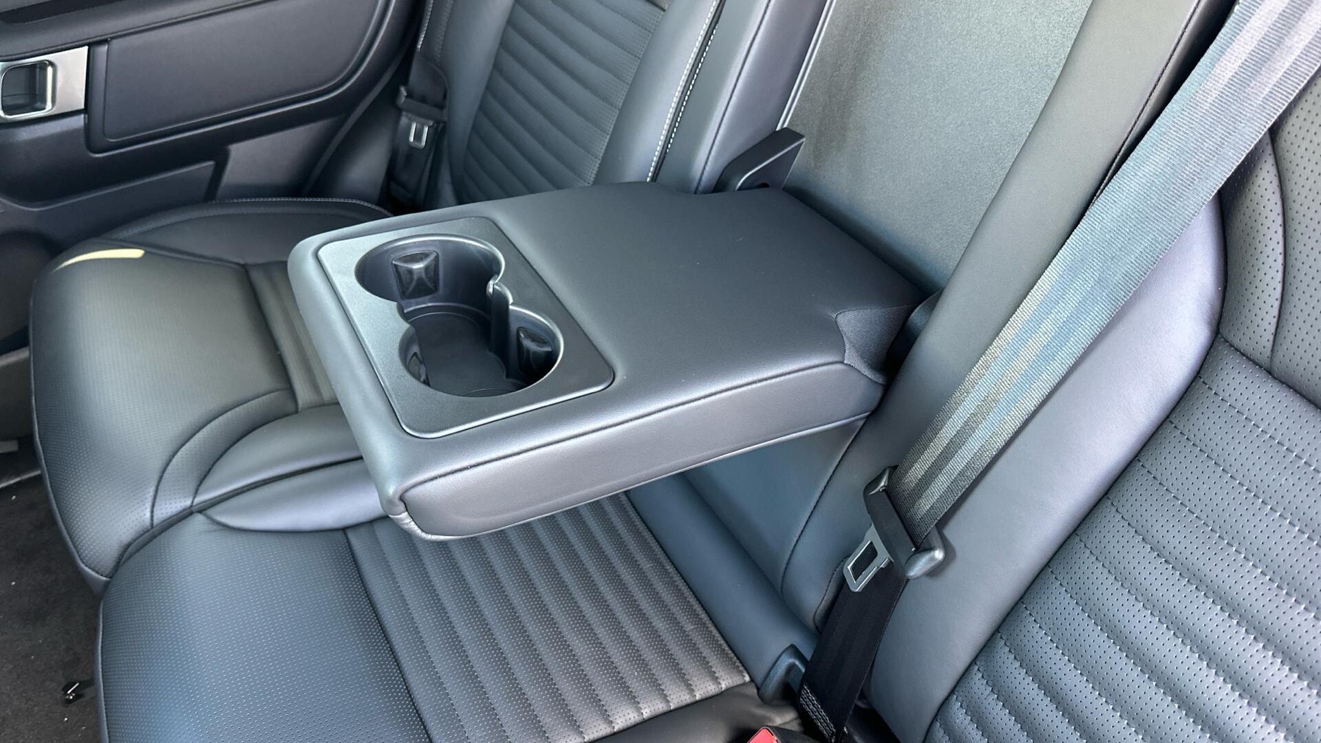 Land Rover Discovery view 33