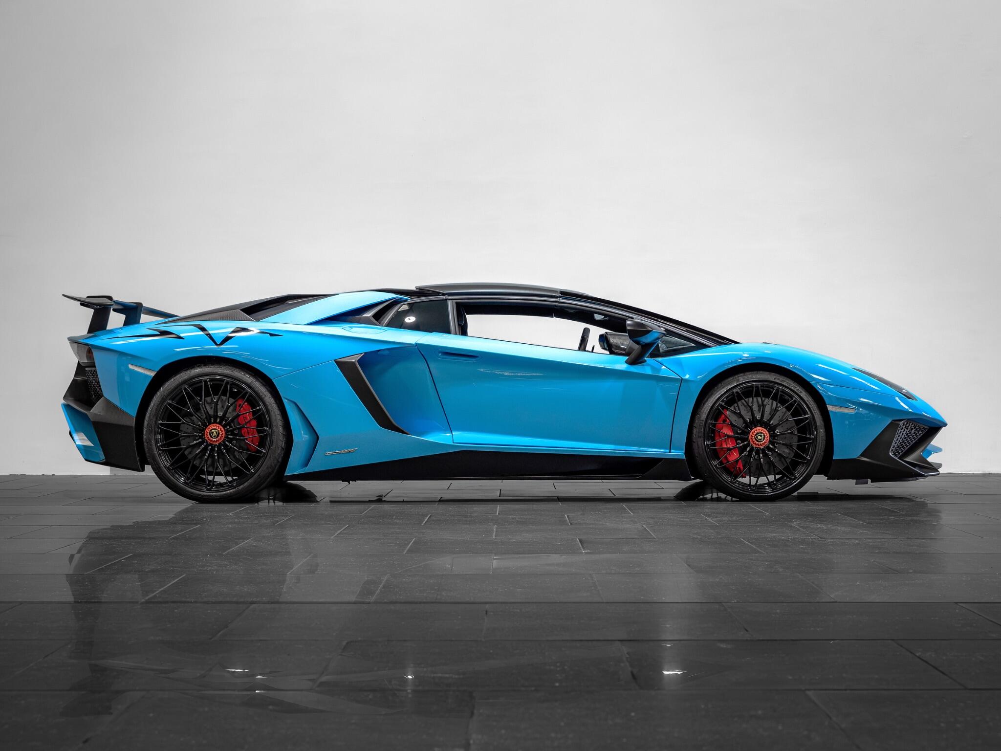 Lamborghini Aventador view 10