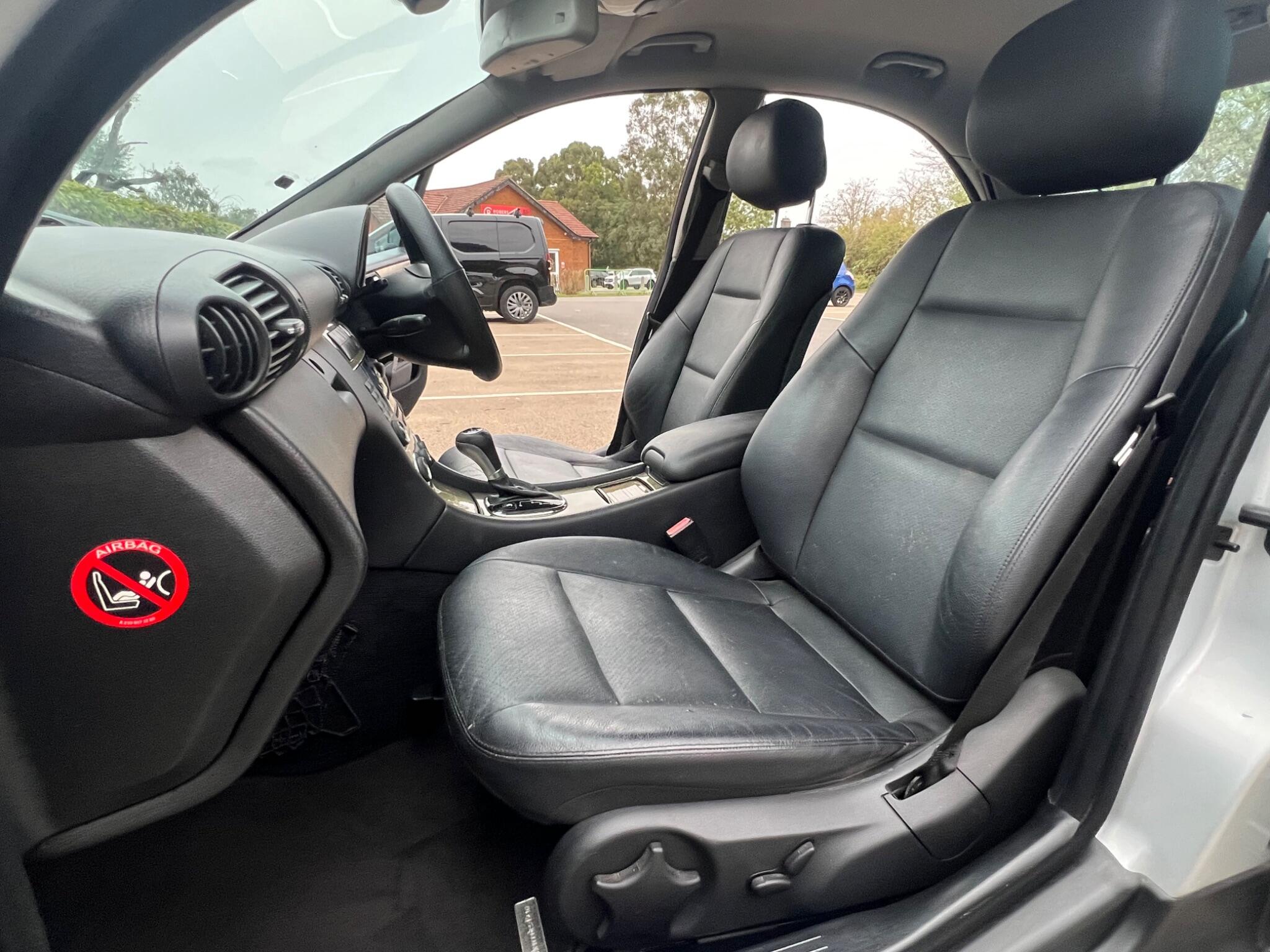 Mercedes-Benz C-Class view 30