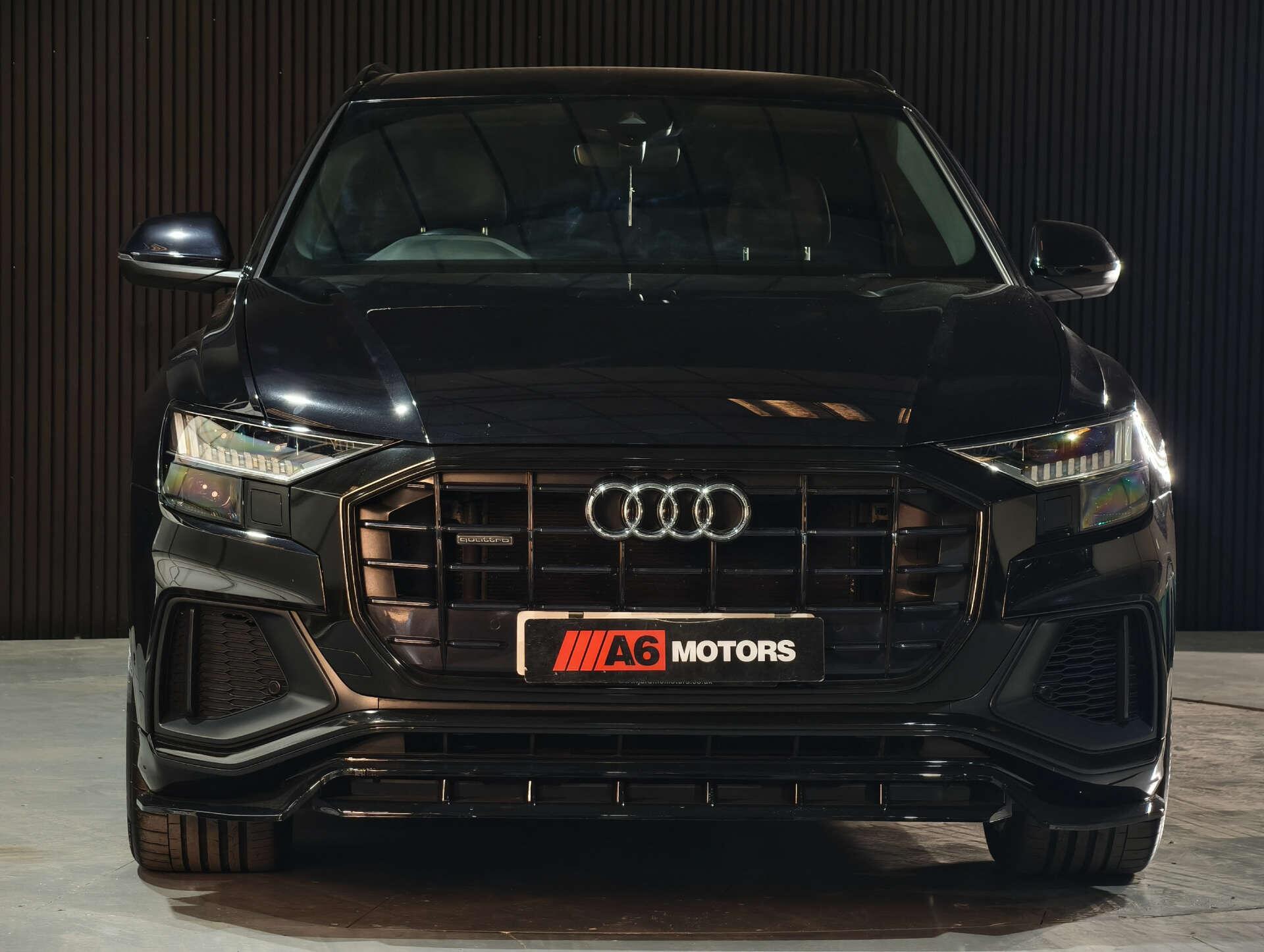Audi Q8 view 9