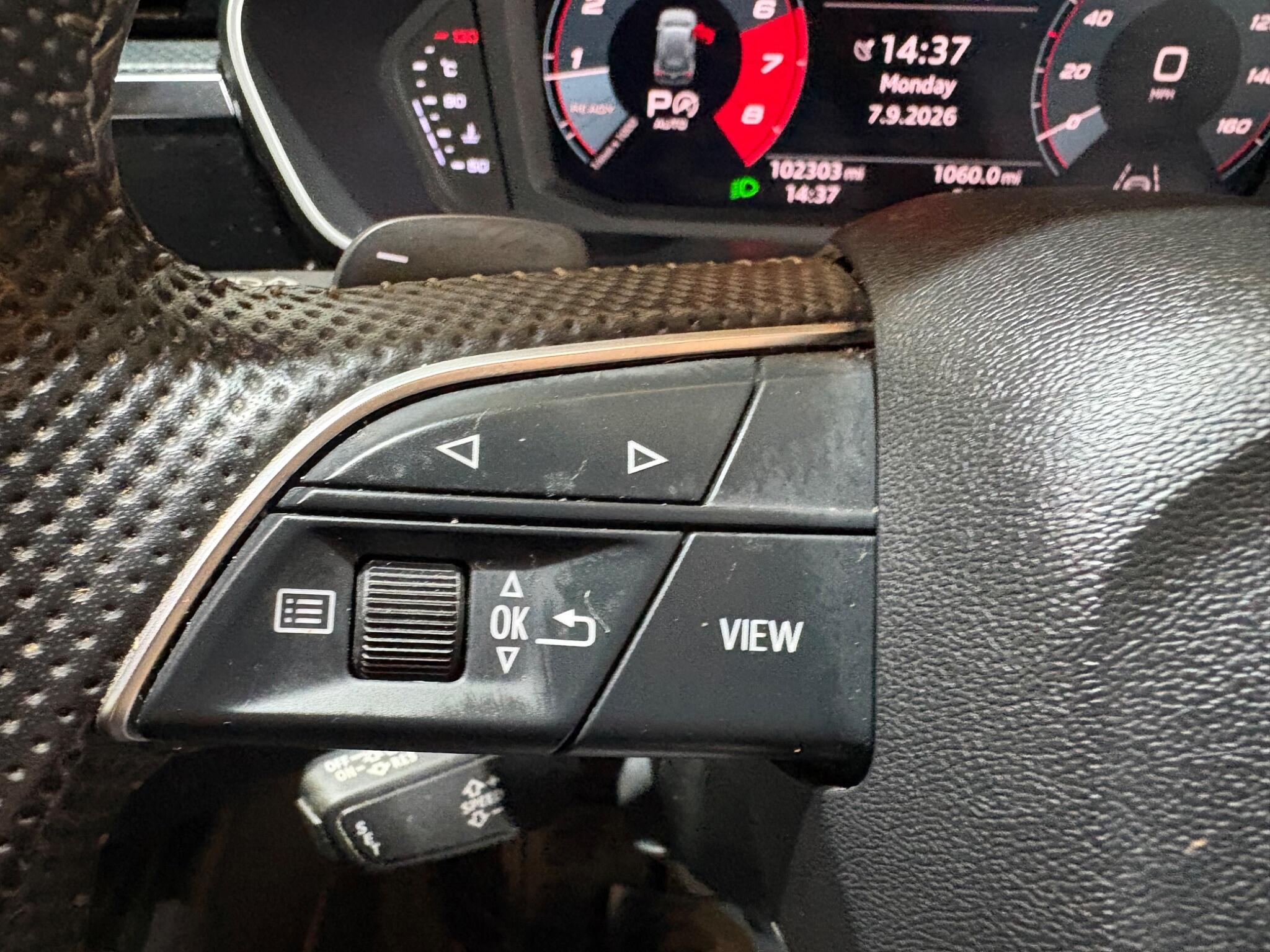 Audi Q3 view 32