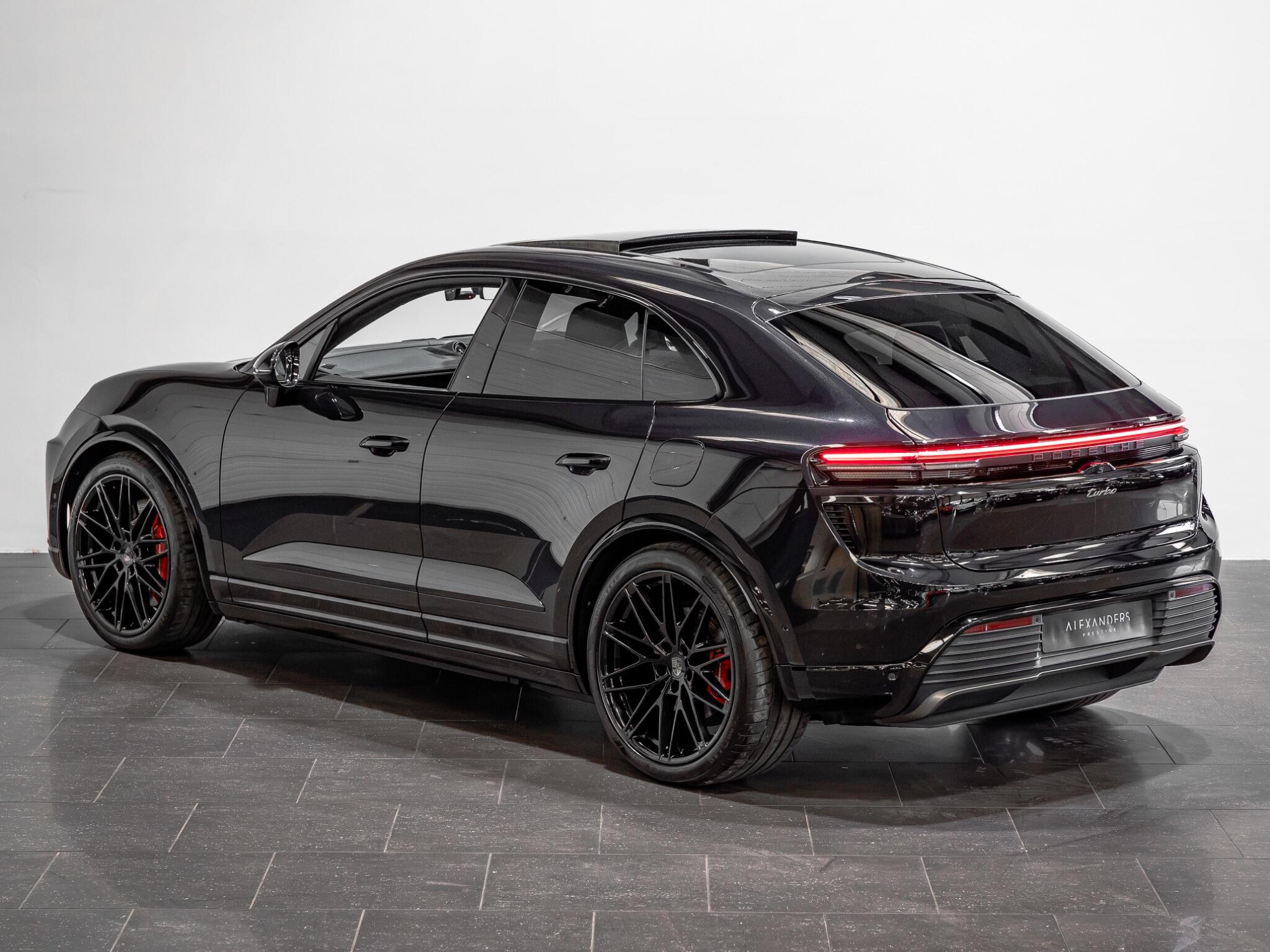 Porsche Macan view 5