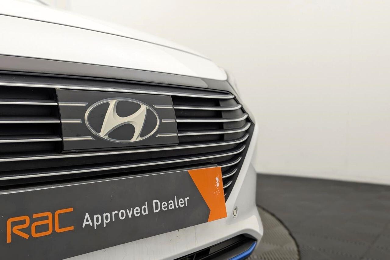 Hyundai IONIQ view 44
