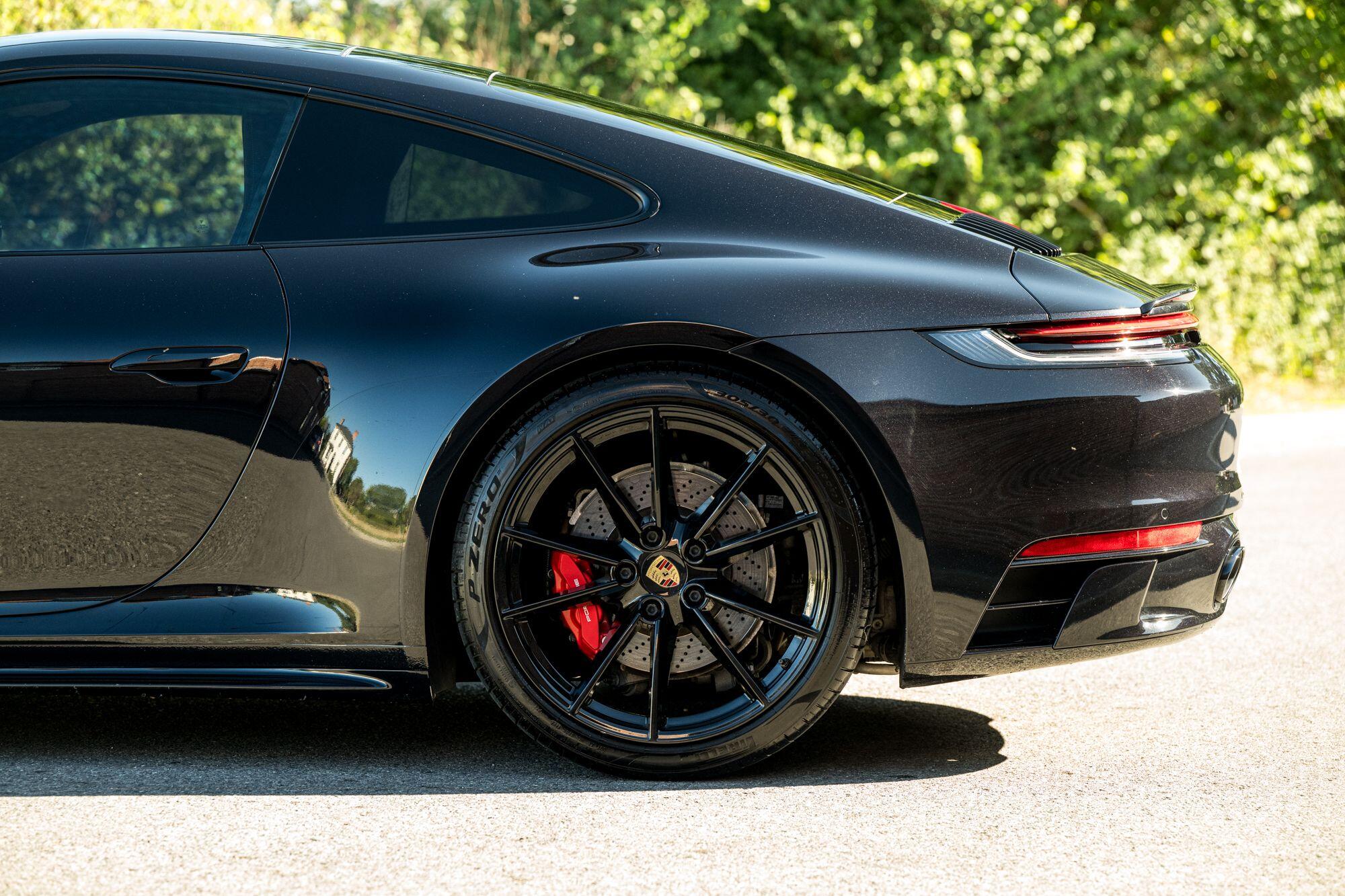 Porsche 911 view 21