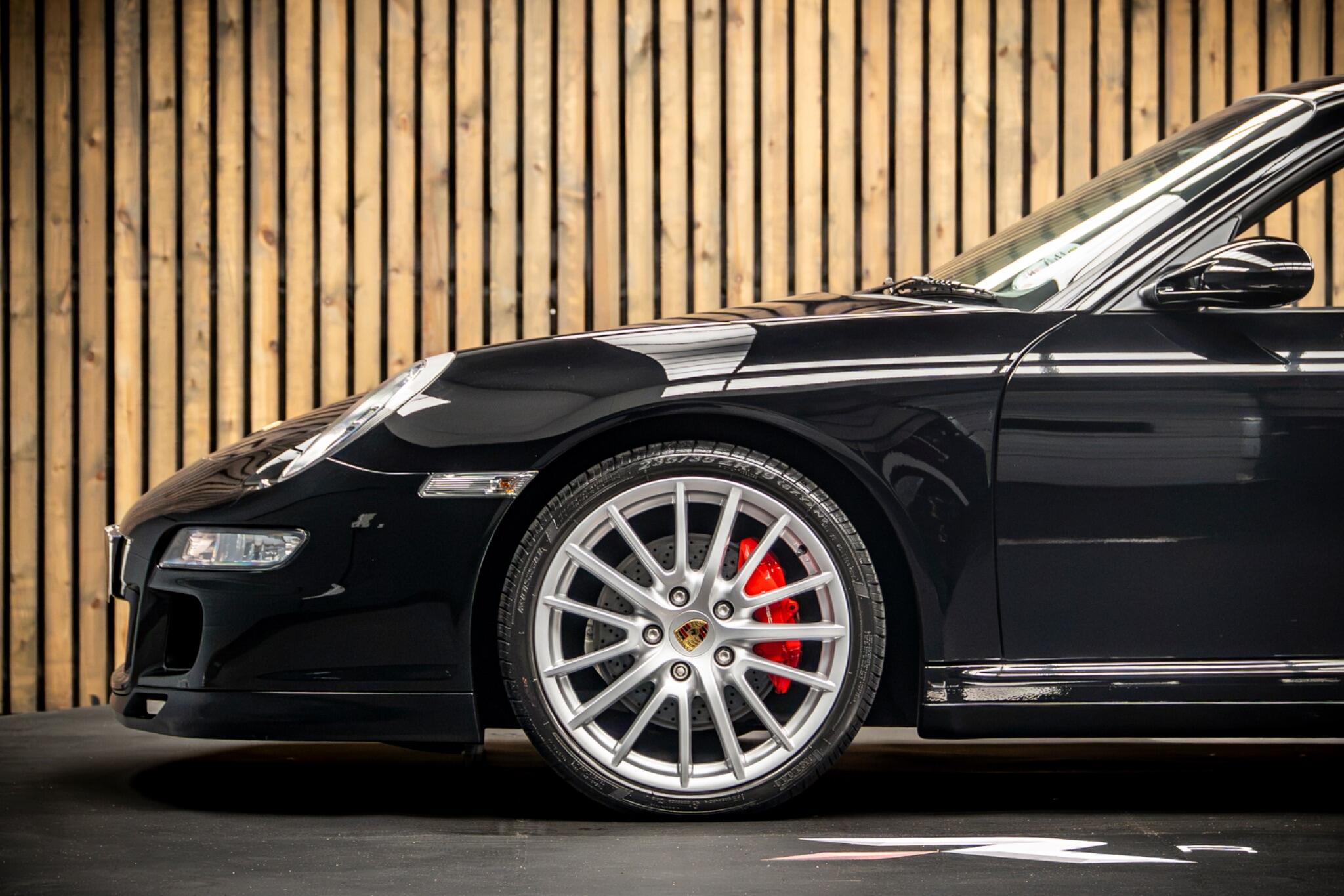 Porsche 911 view 9