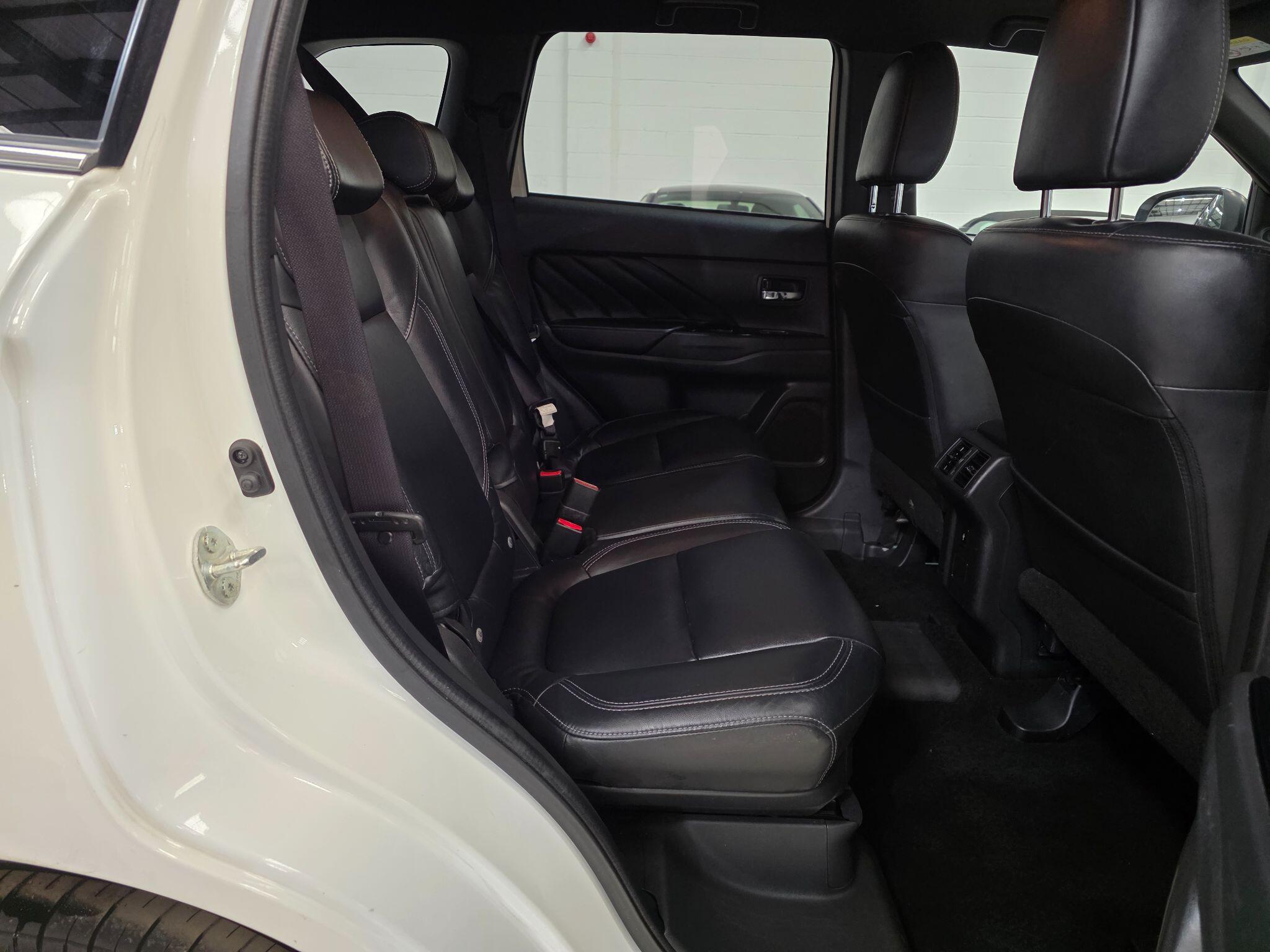 Mitsubishi Outlander view 22