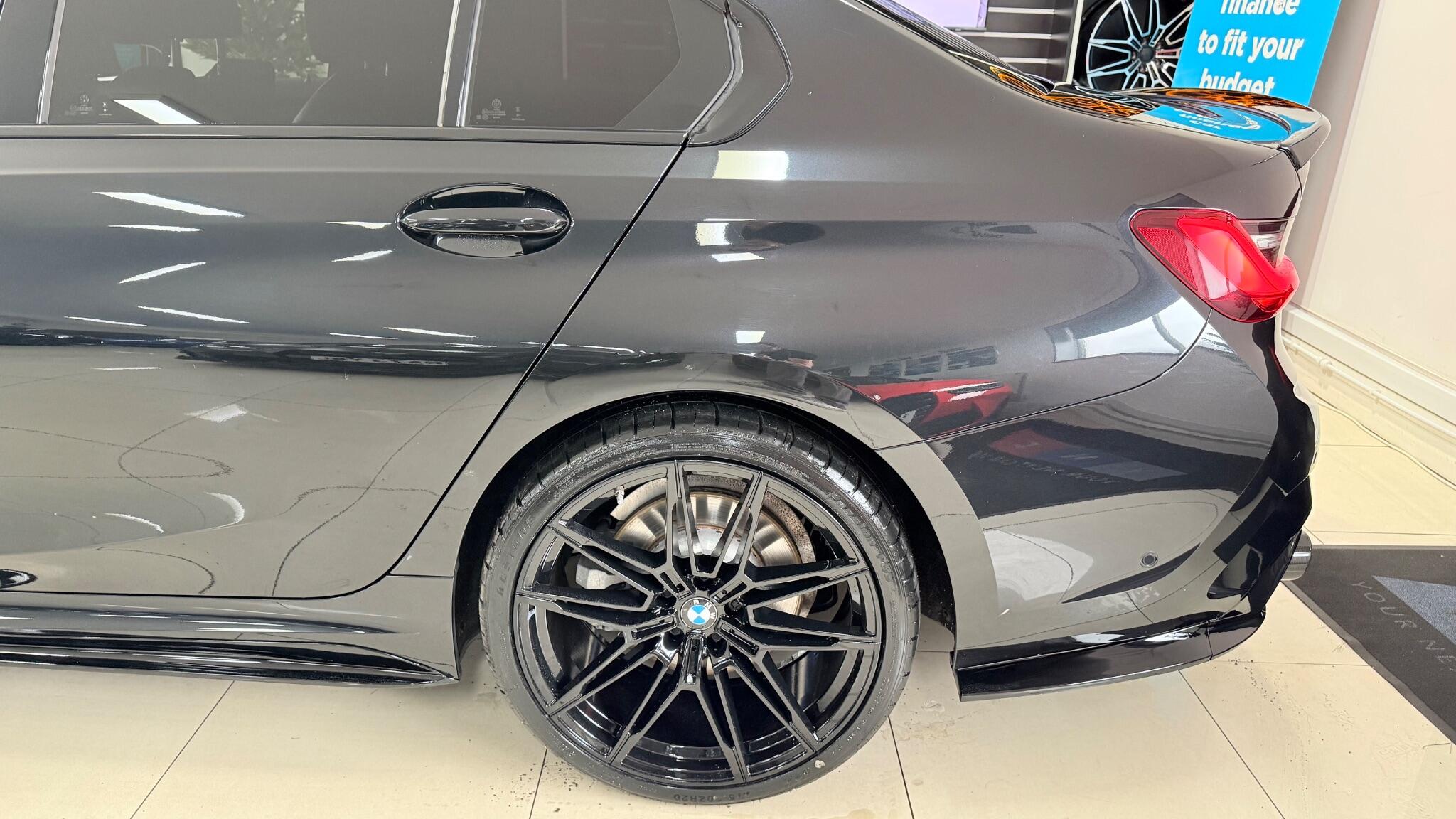BMW 3 Series view 37