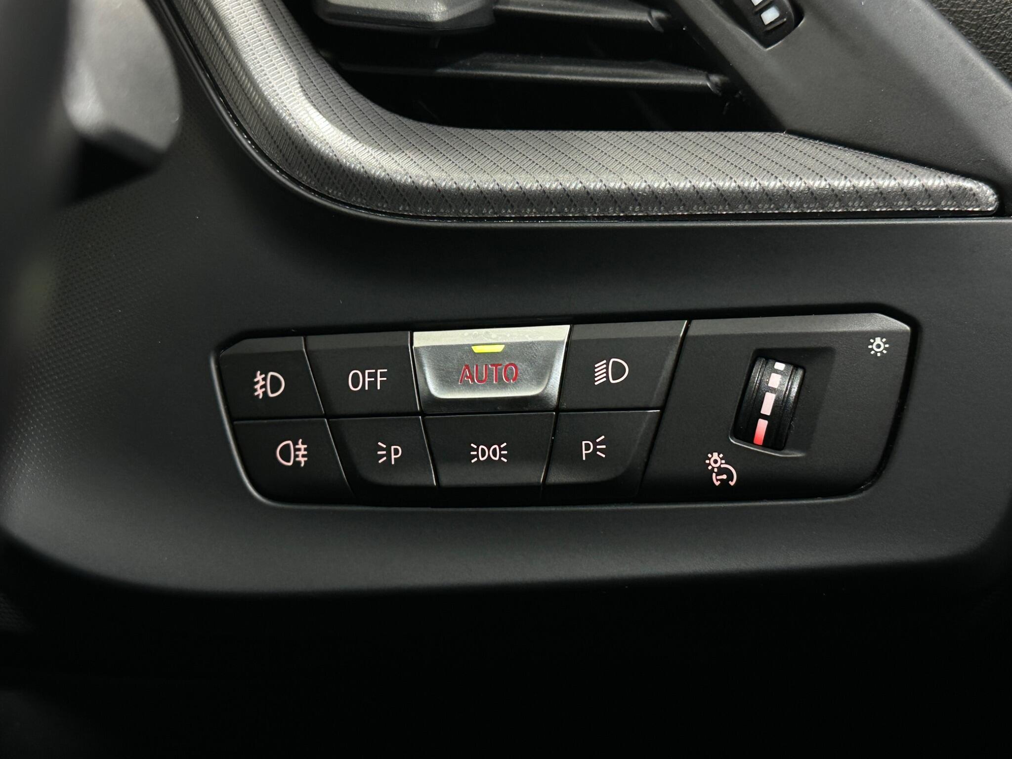 BMW 1 Series view 18