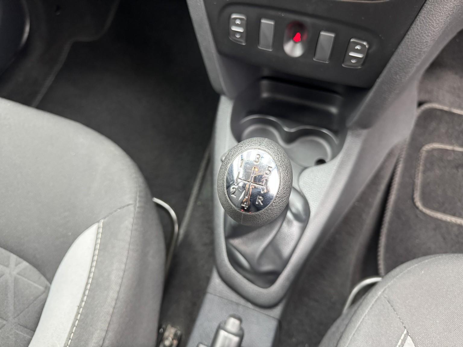 Dacia Sandero view 23