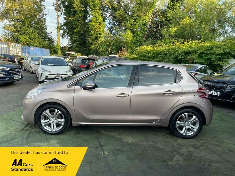 2013 Peugeot 208 image 20