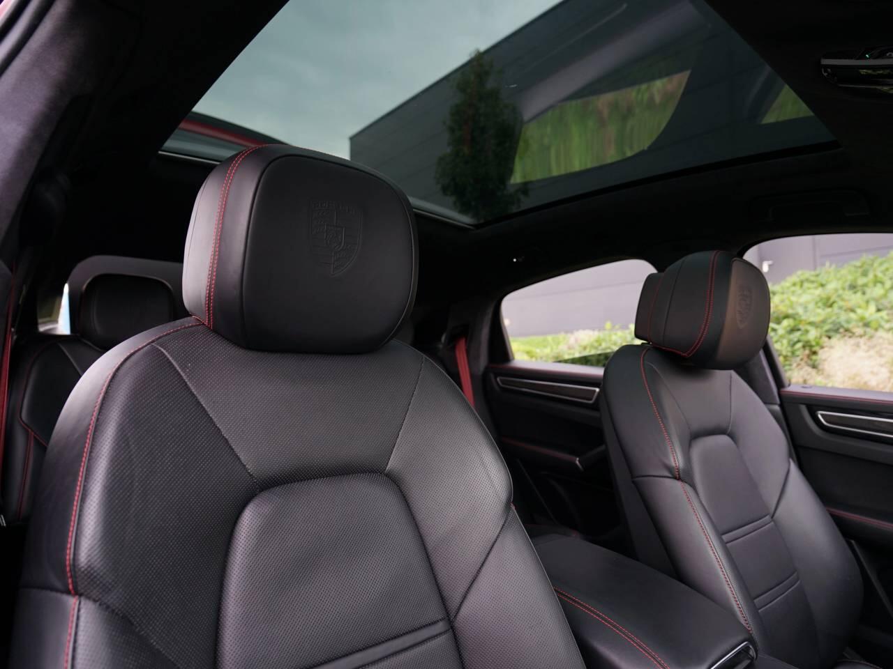Porsche Cayenne view 12