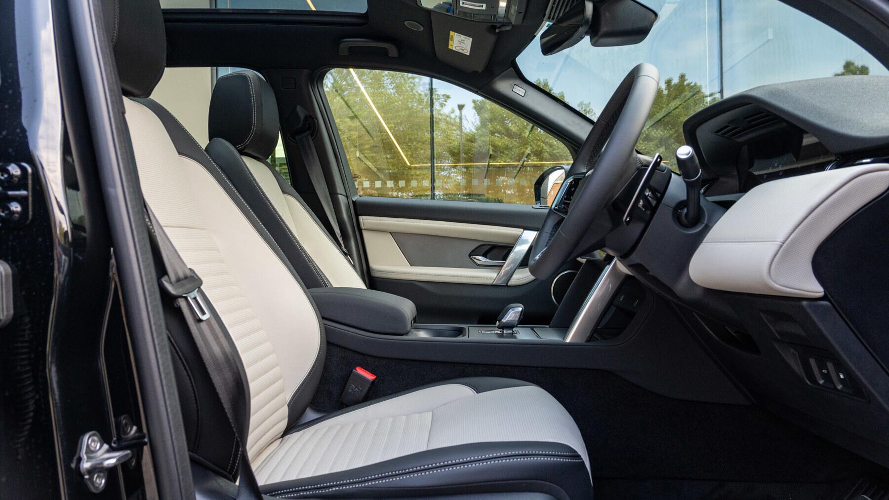 Land Rover Discovery Sport view 51