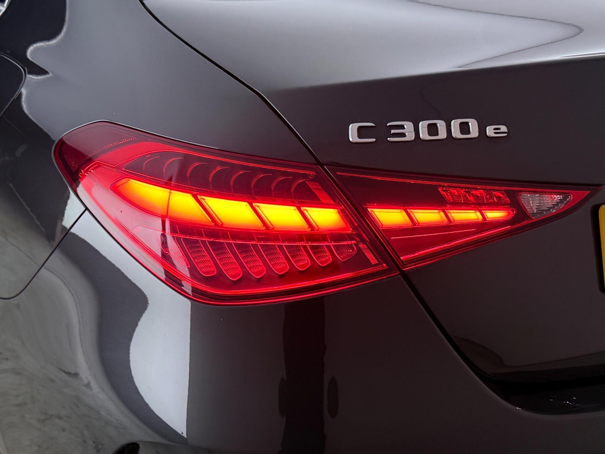 Mercedes-Benz C-Class view 11