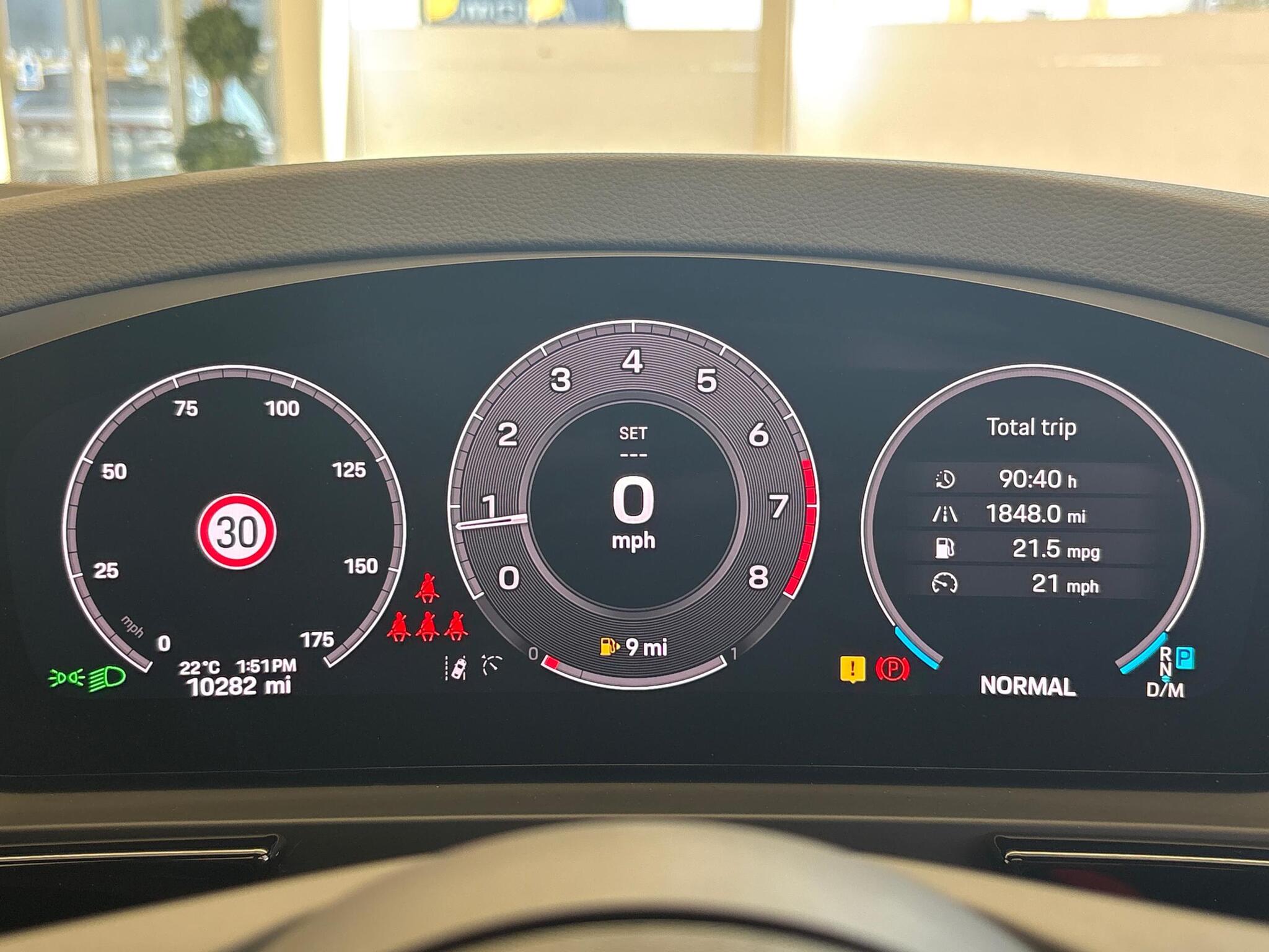 Porsche Cayenne view 16