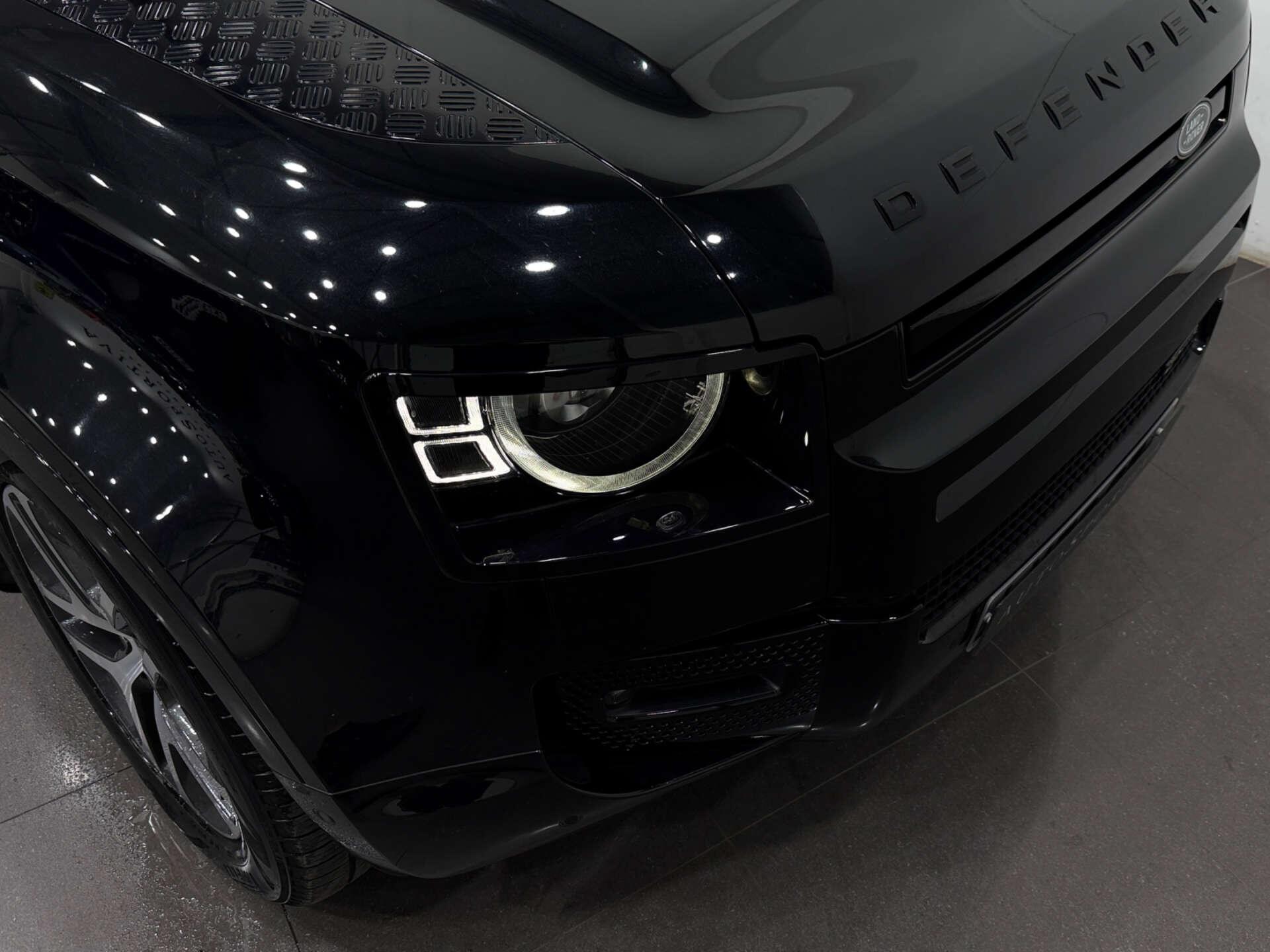 Land Rover Defender view 30