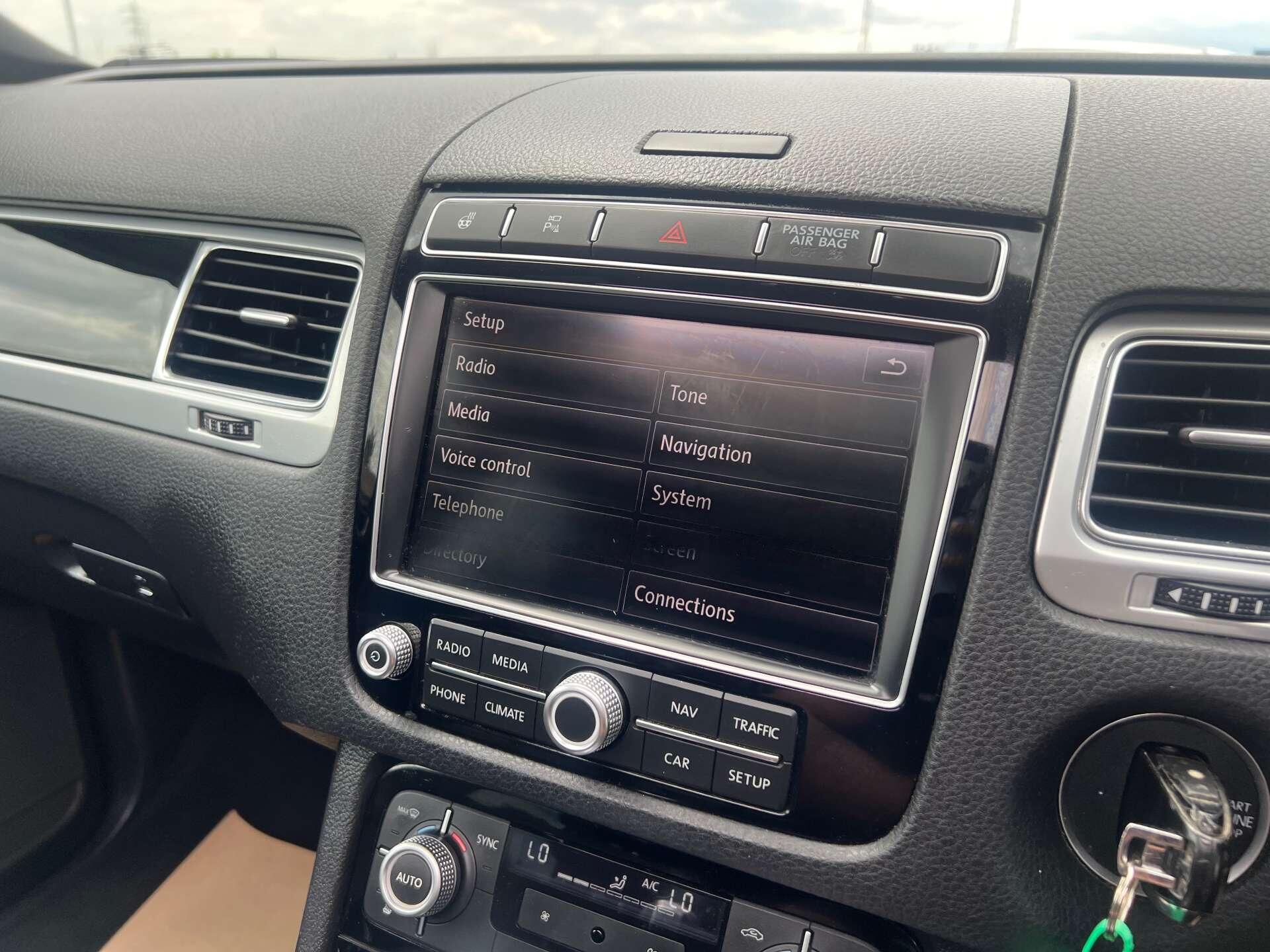 Volkswagen Touareg view 26