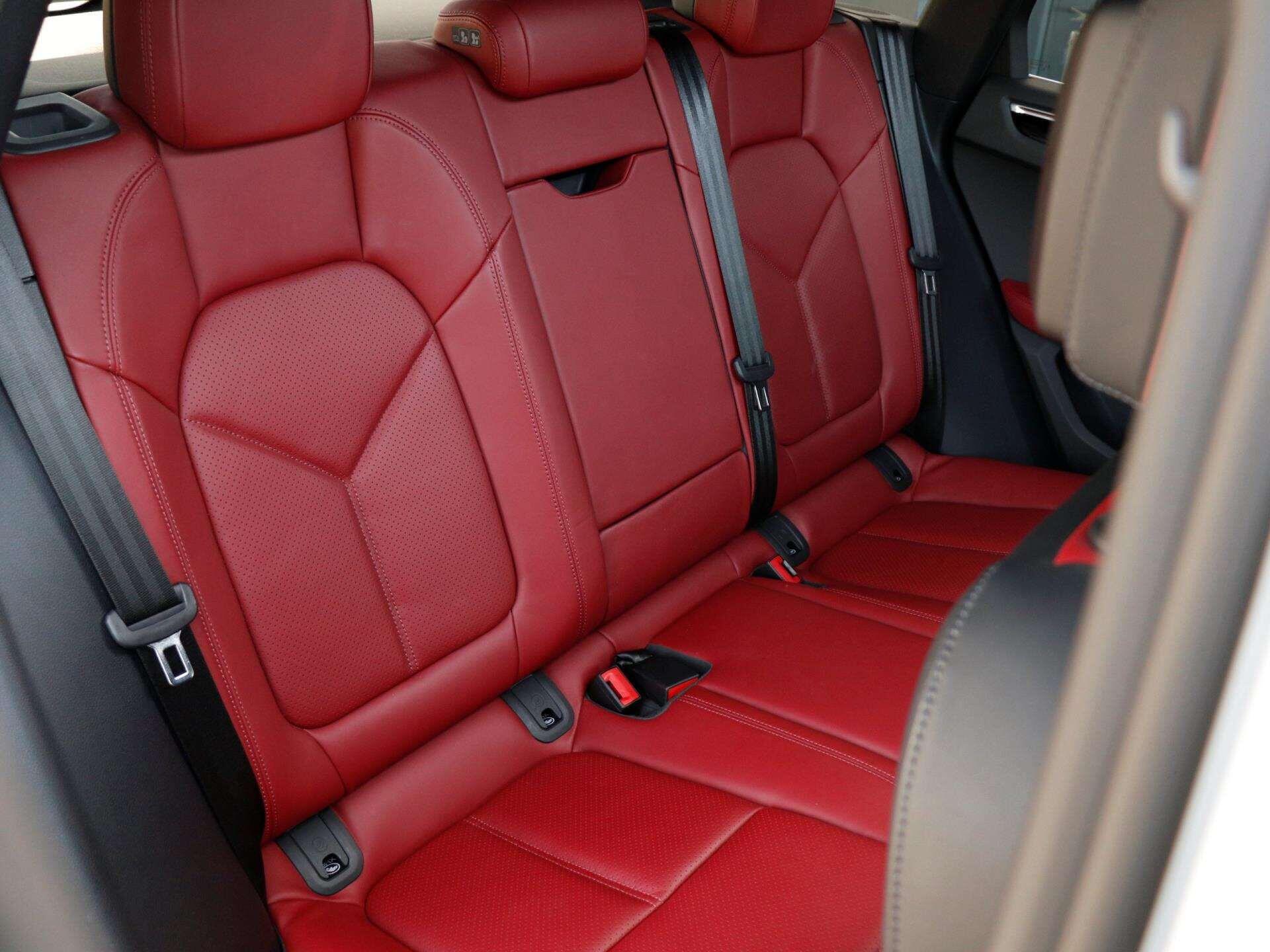 Porsche Macan view 23