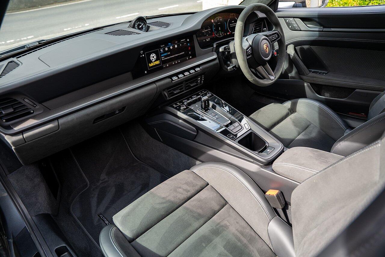 Porsche 911 view 68