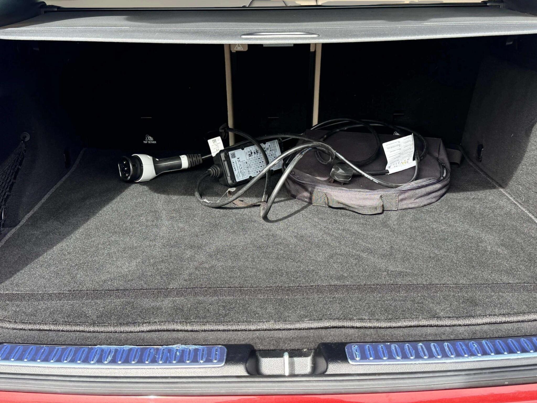 Mercedes-Benz EQC view 72