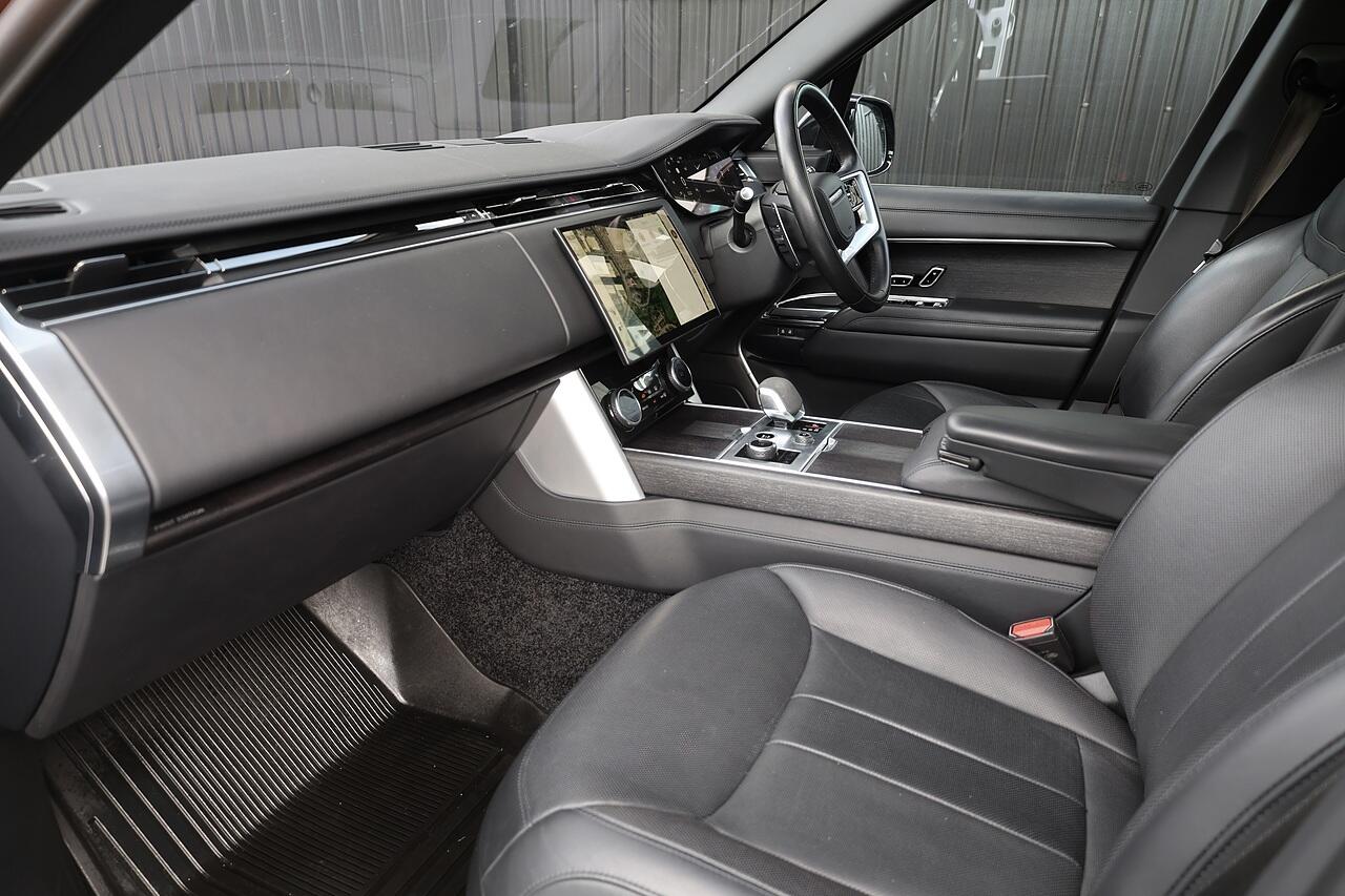 Land Rover Range Rover view 3
