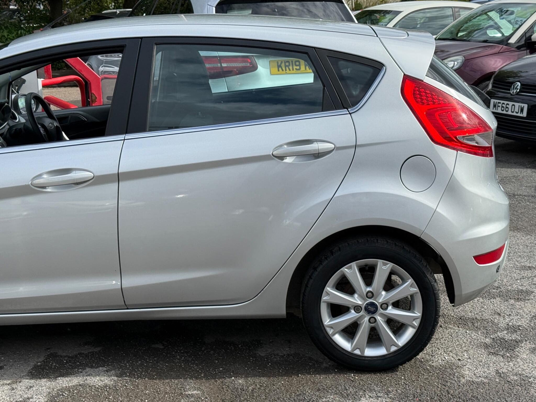 Ford Fiesta - Image 12