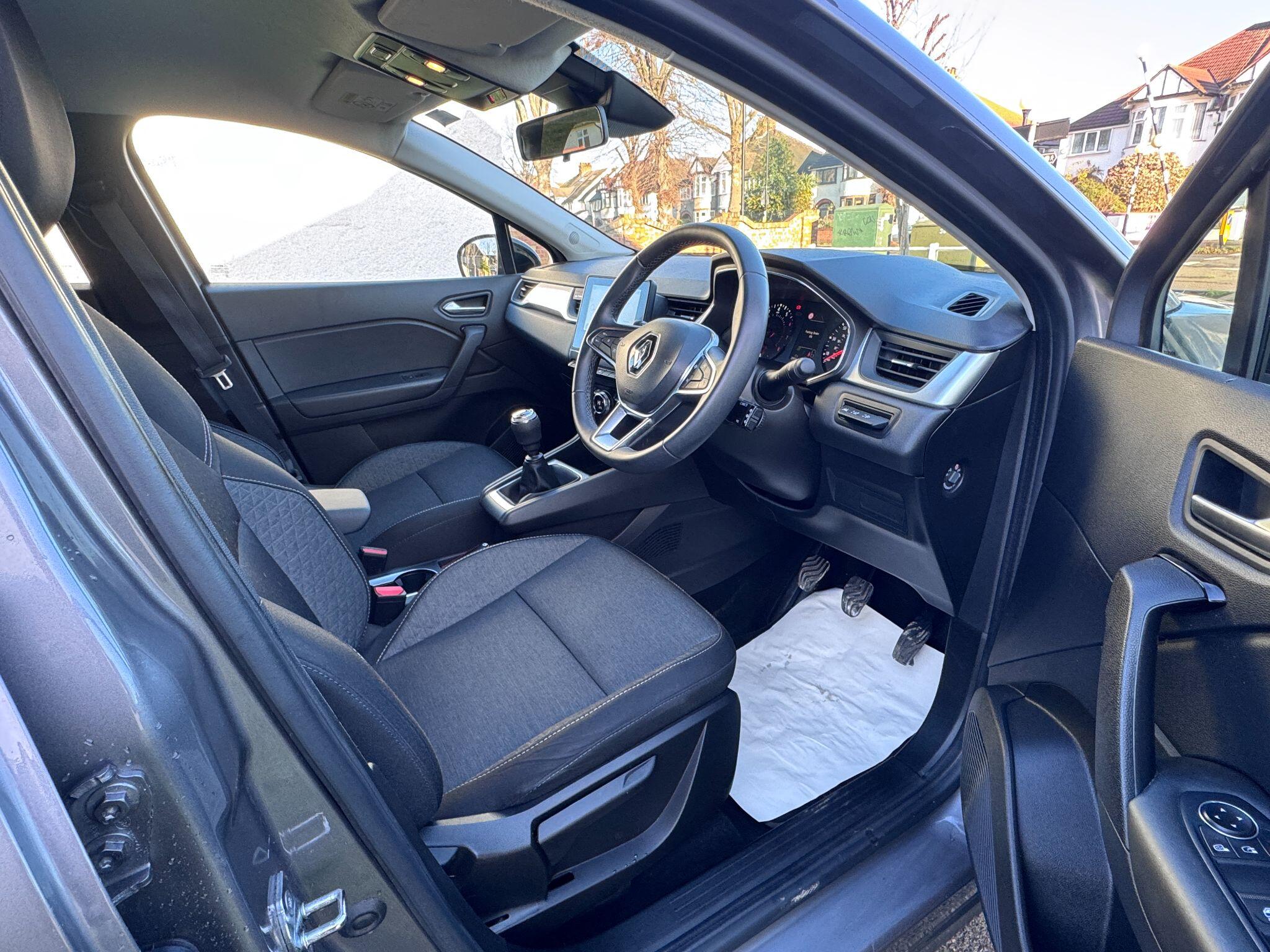 2022 Renault Captur 1.0 TCe Iconic Euro 6 (s/s) 5dr • 20,000 miles image 17