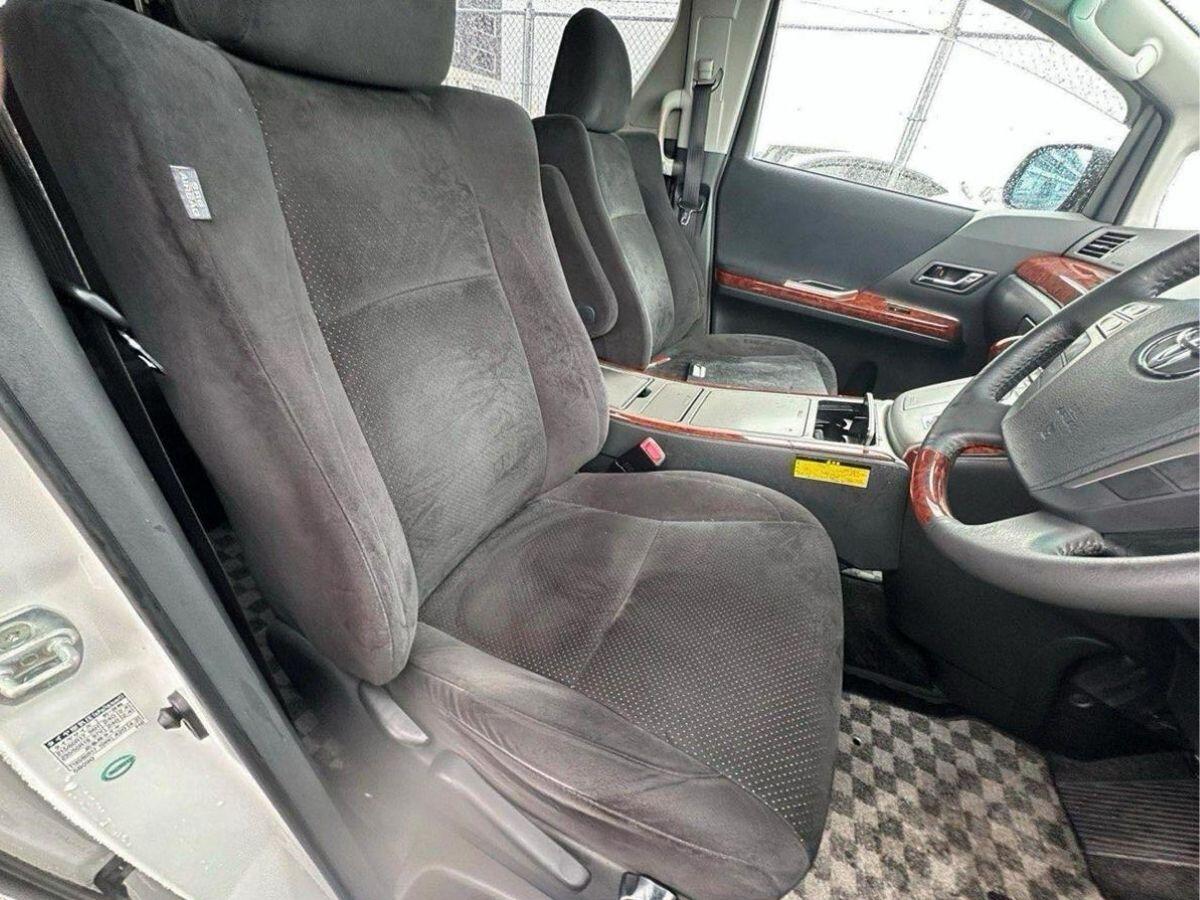 Toyota Vellfire view 13