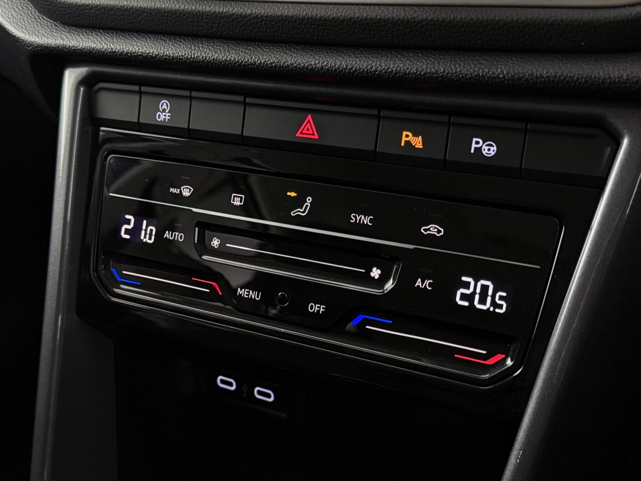 Volkswagen T-Roc view 18