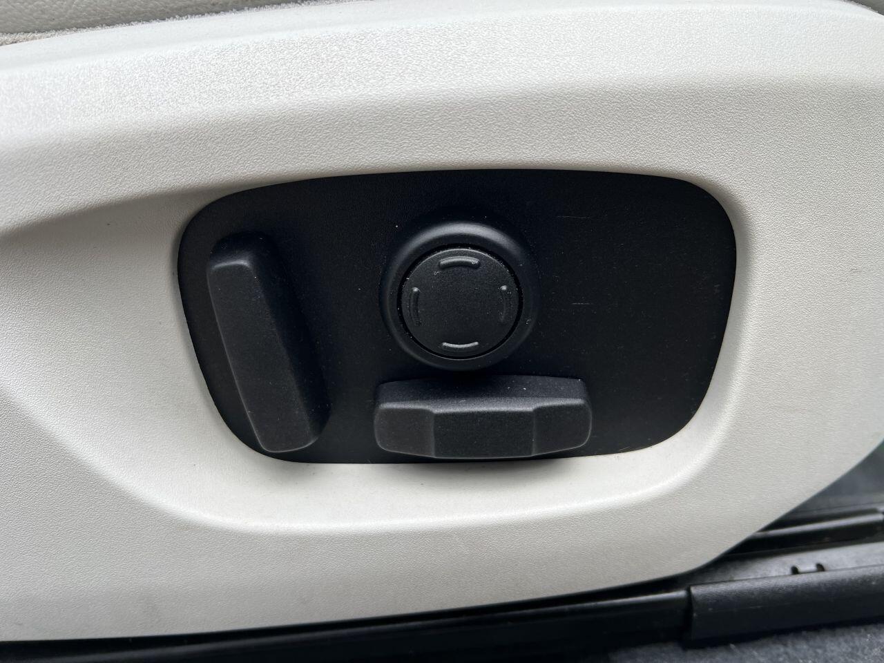 Land Rover Discovery Sport view 22