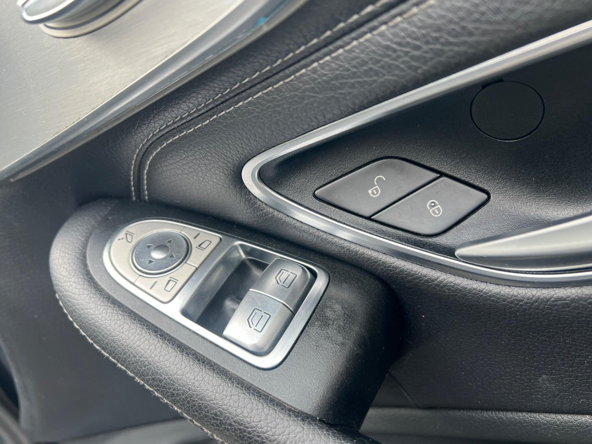 Mercedes-Benz C-Class view 26