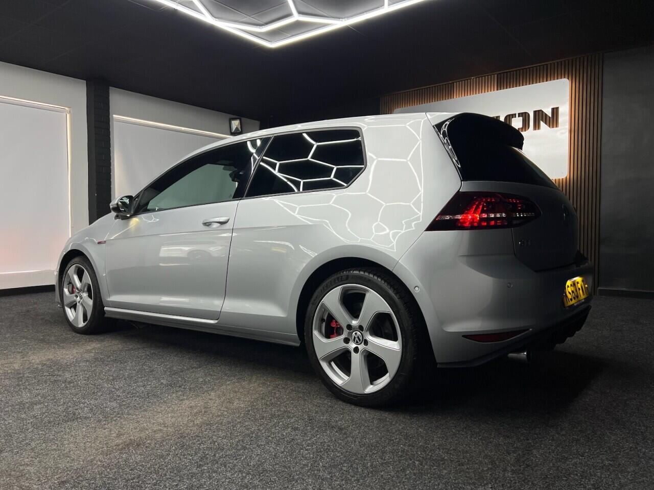 Volkswagen Golf view 5