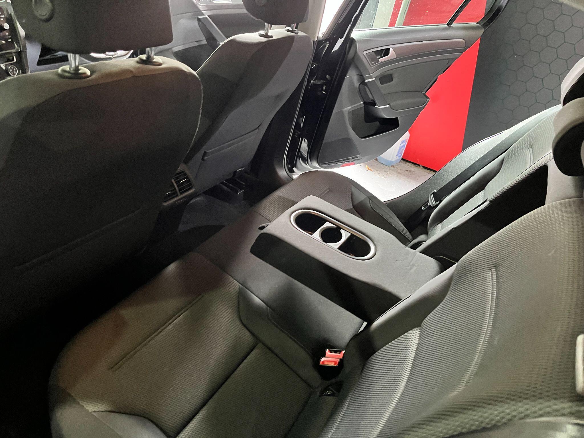 Volkswagen Golf view 21