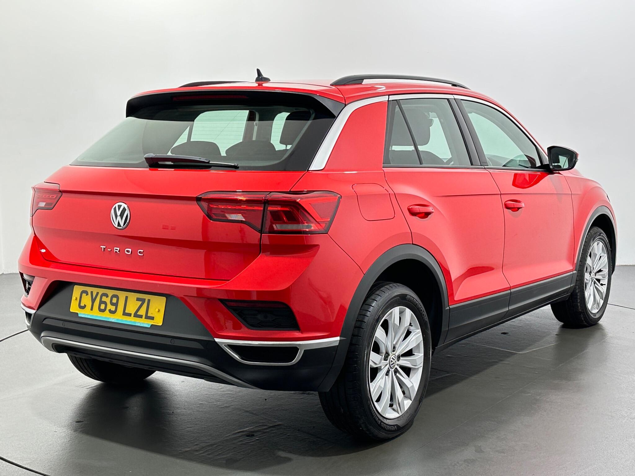 Volkswagen T-Roc view 8