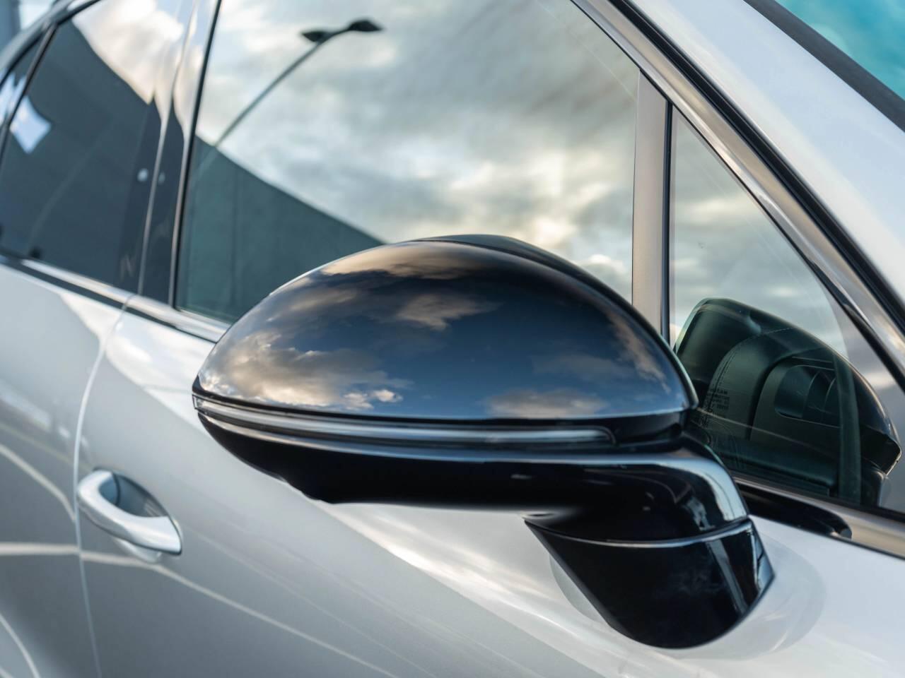 Porsche Cayenne view 16