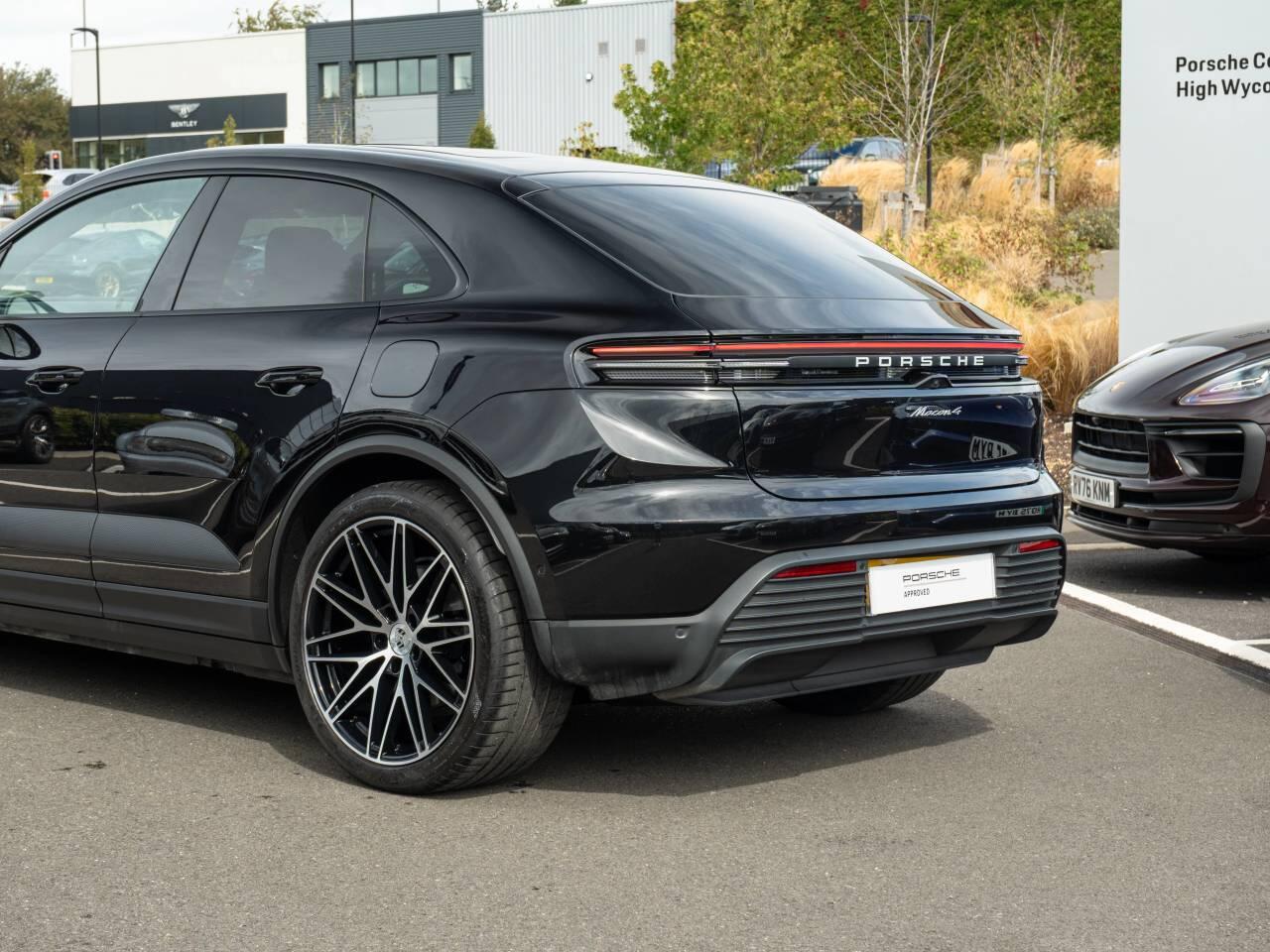 Porsche Macan view 8