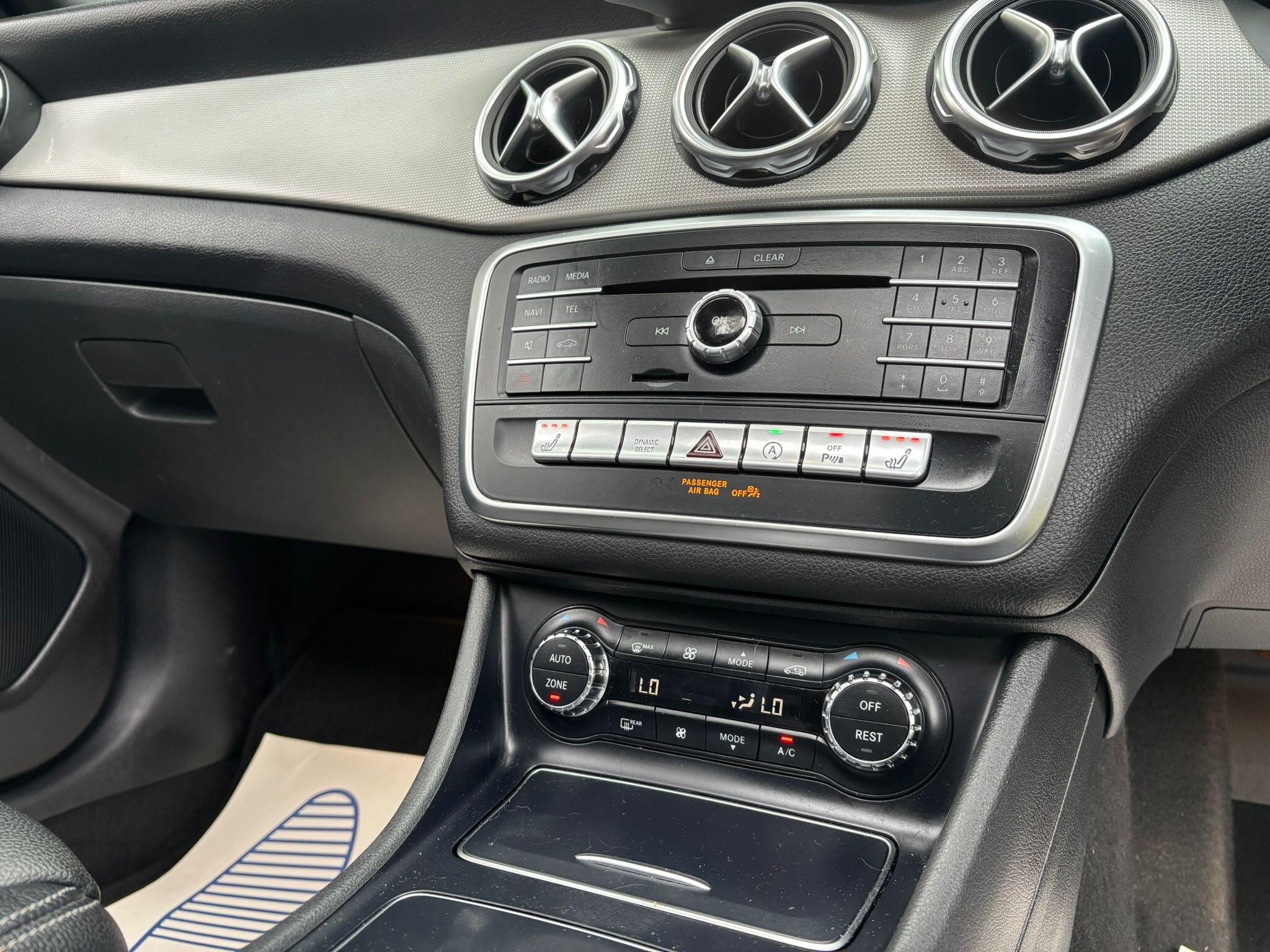 Mercedes-Benz GLA view 27
