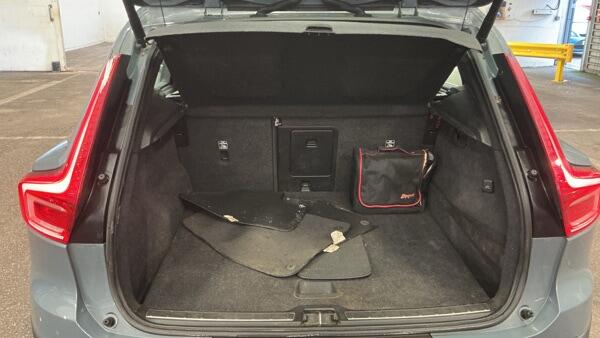 Volvo XC40 view 11