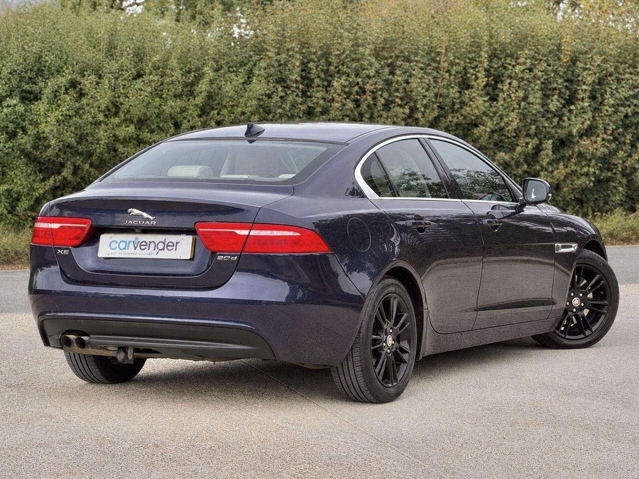 Jaguar Xe view 4