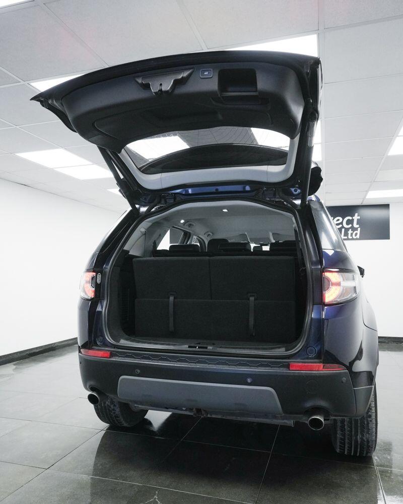 Land Rover Discovery Sport view 8
