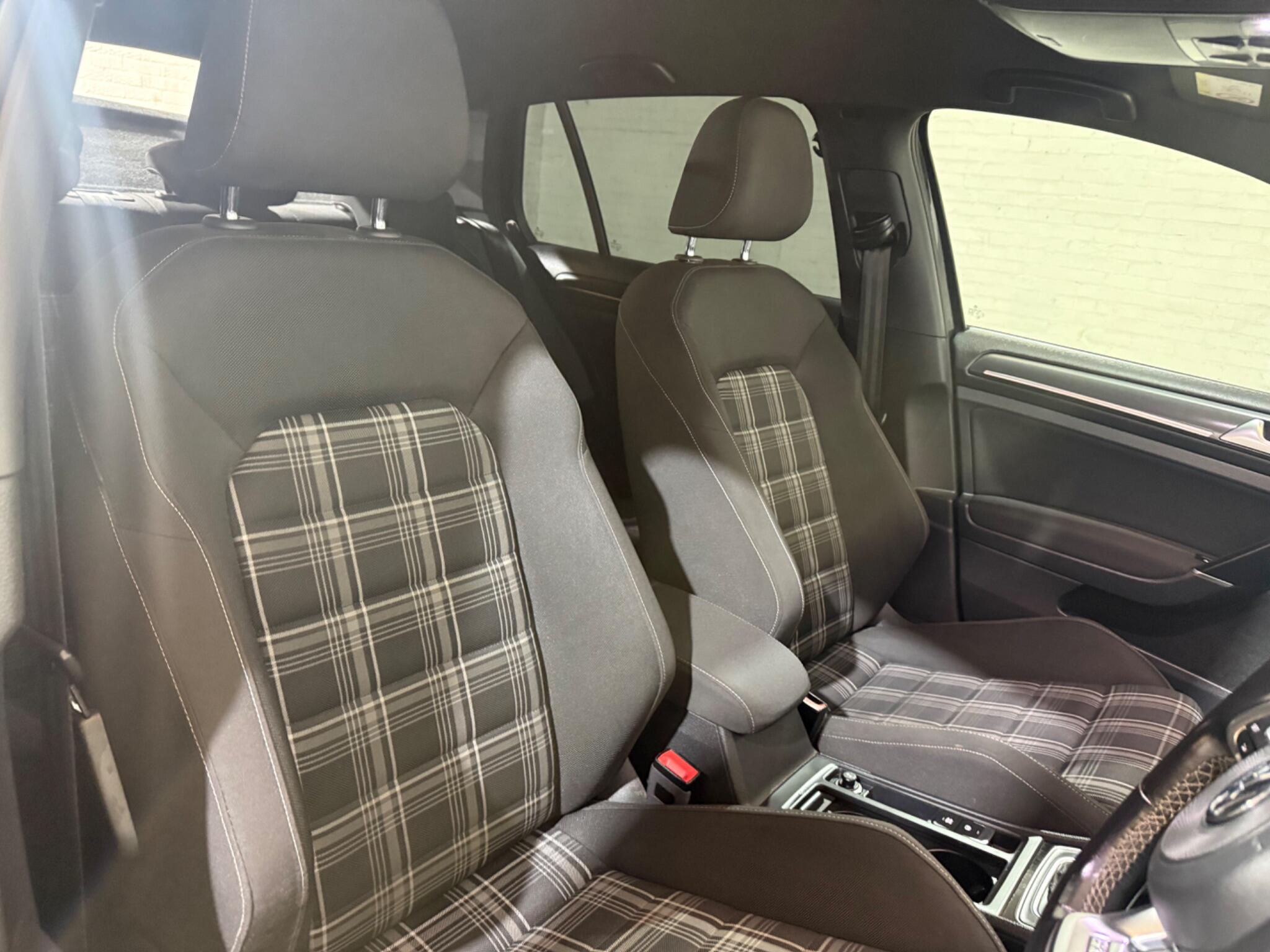 Volkswagen Golf view 21