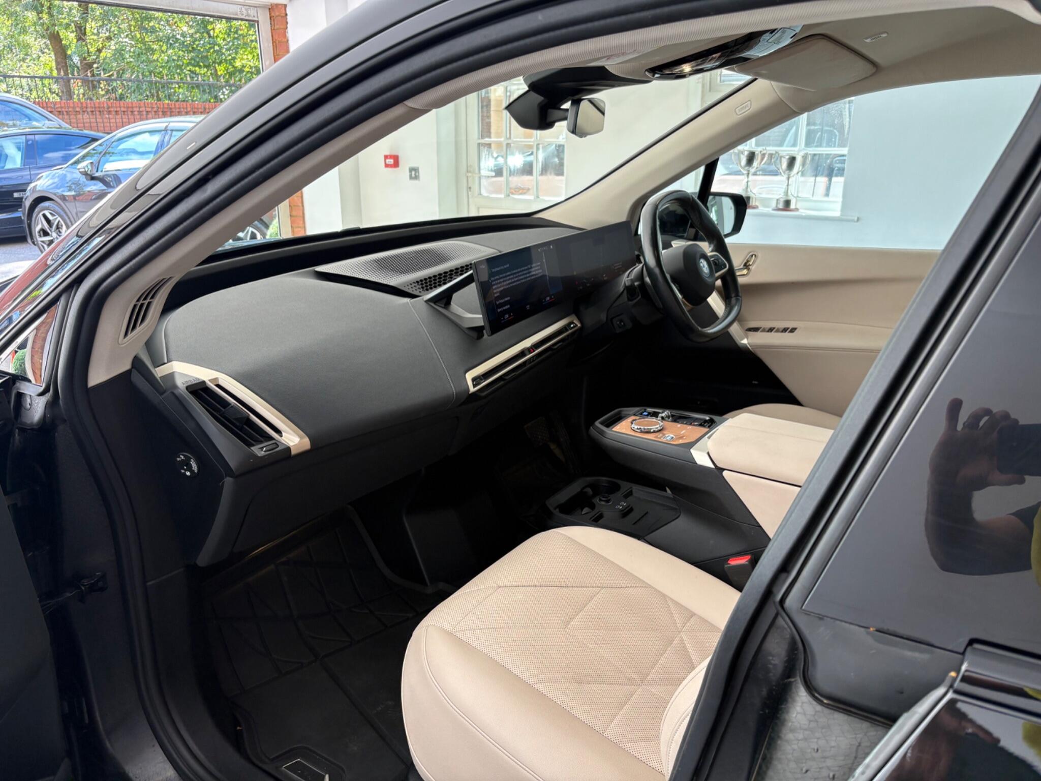 BMW Ix view 21