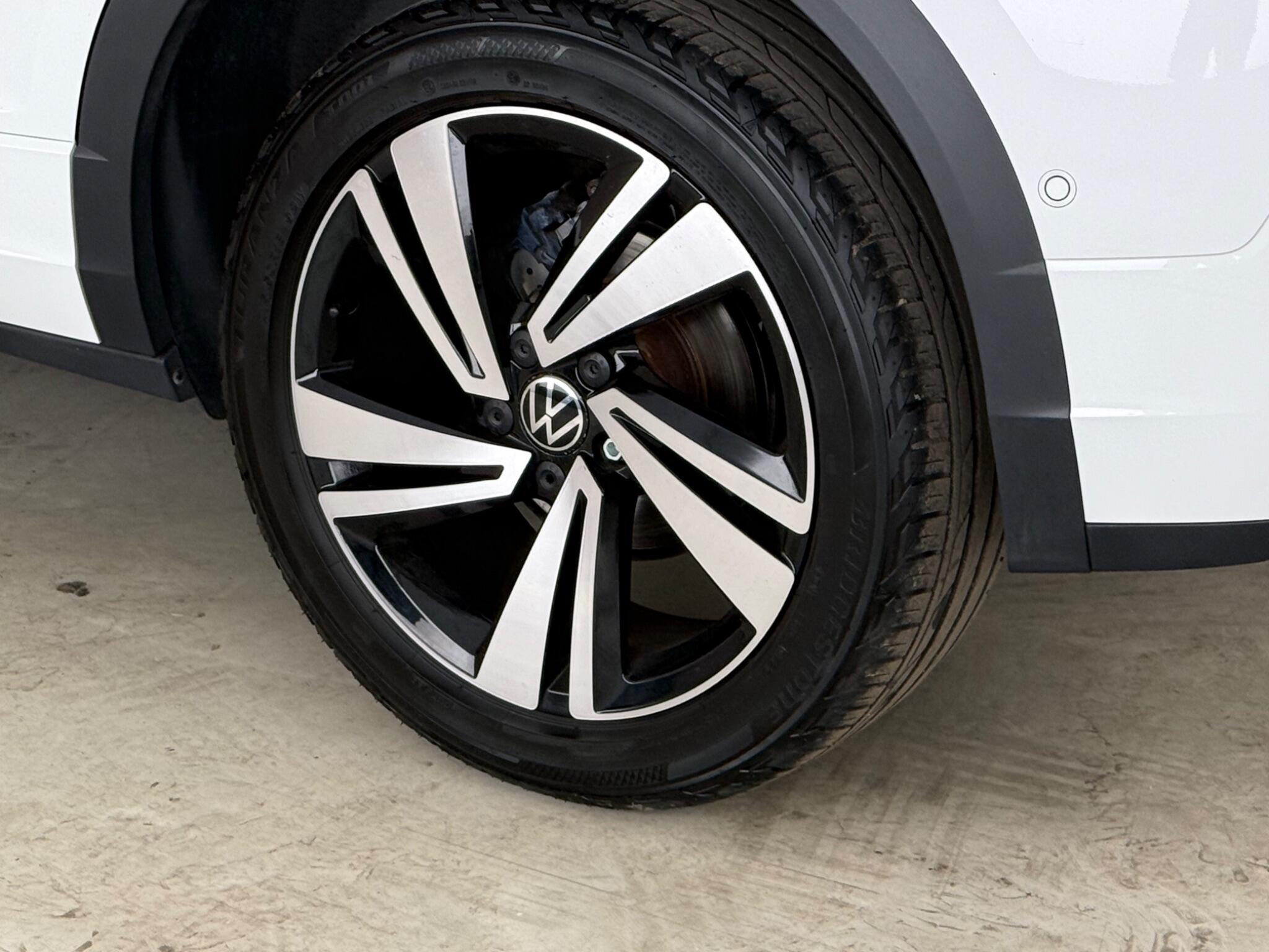 Volkswagen T-Roc view 9