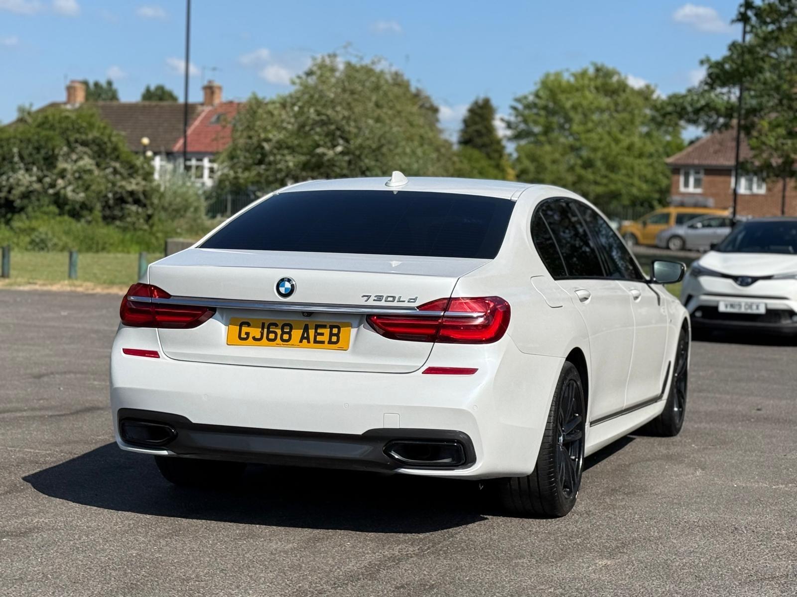 BMW 7 Series view 12