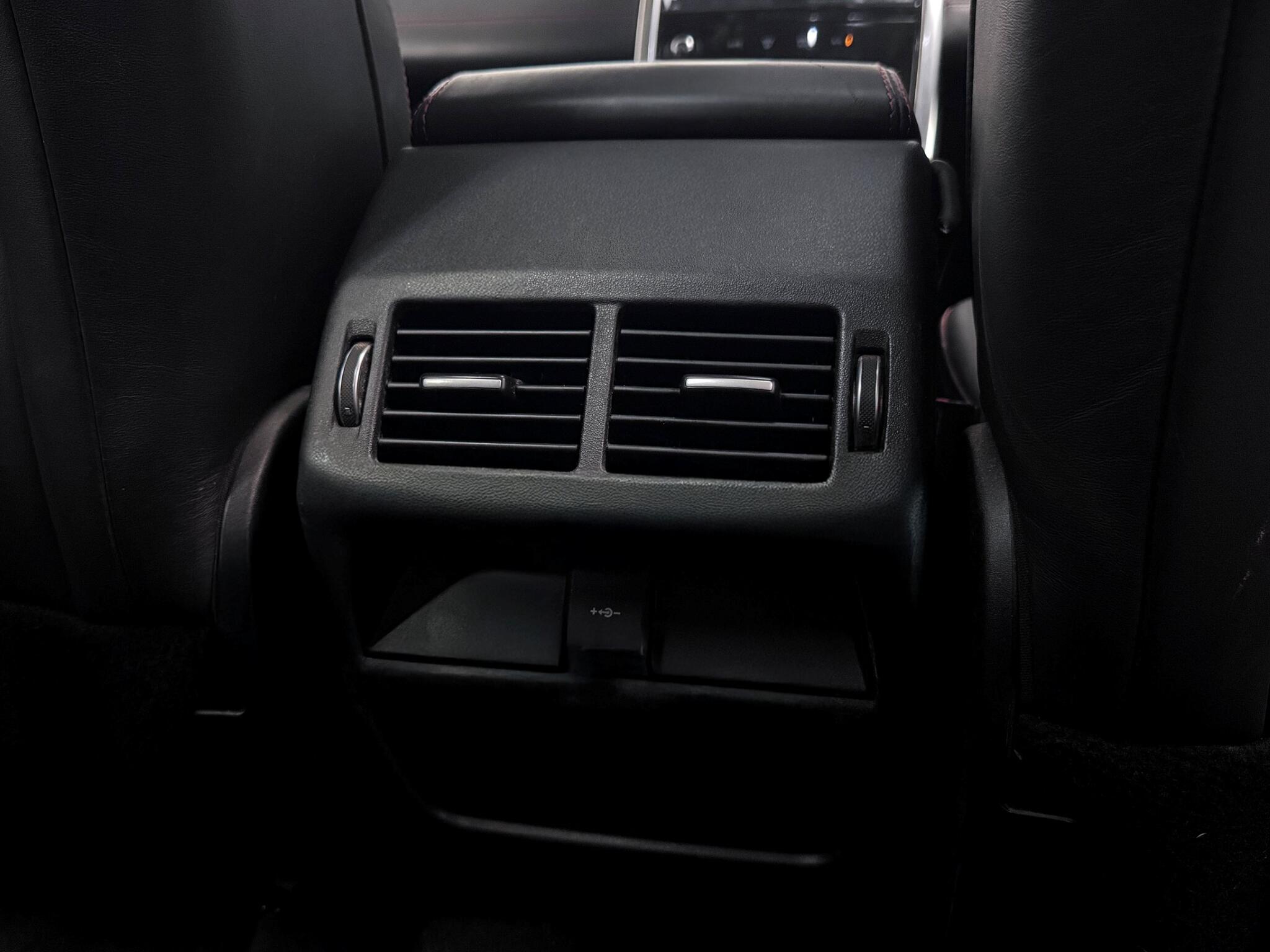 Land Rover Discovery Sport view 13