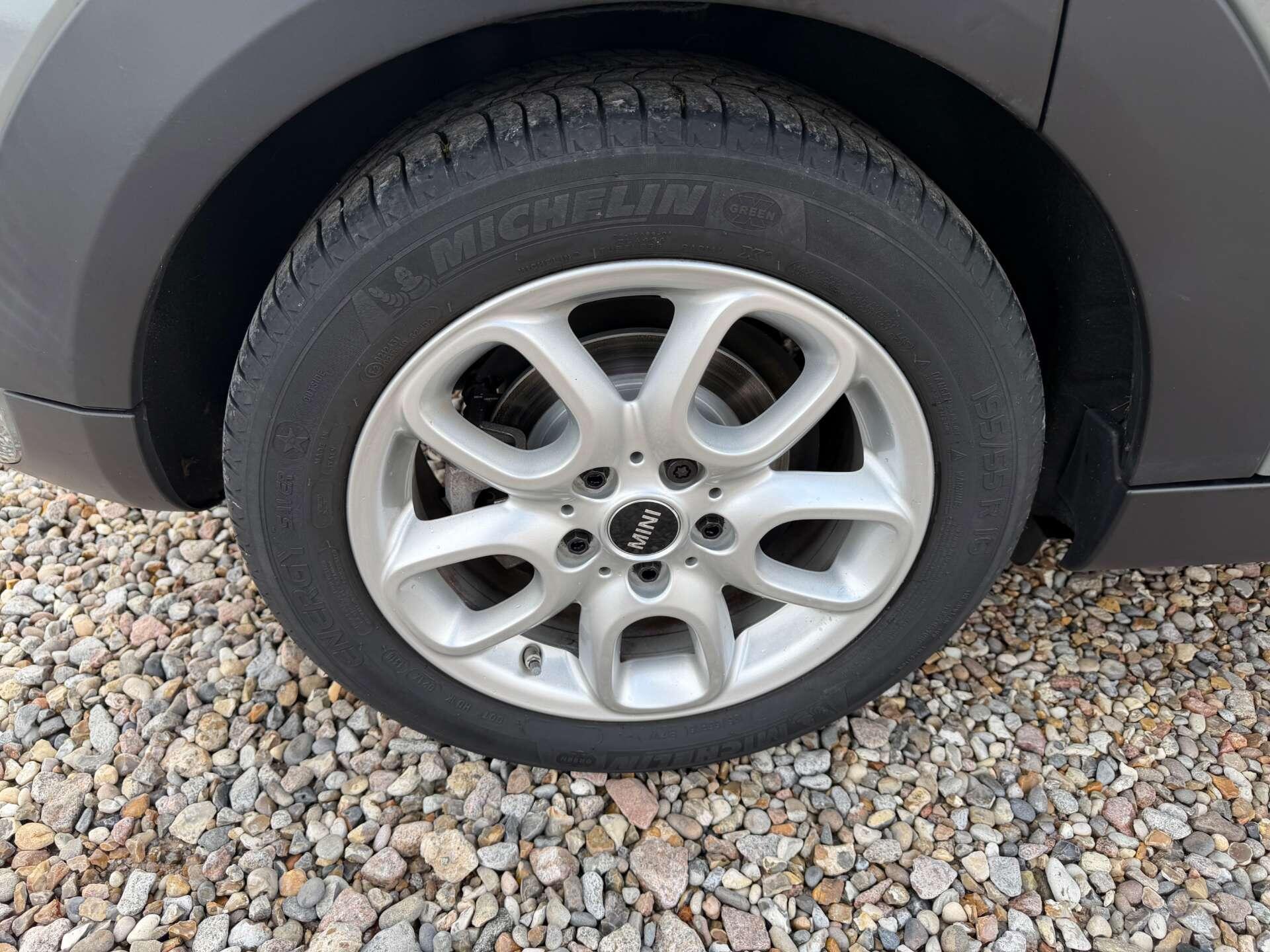 Mini Hatch view 11