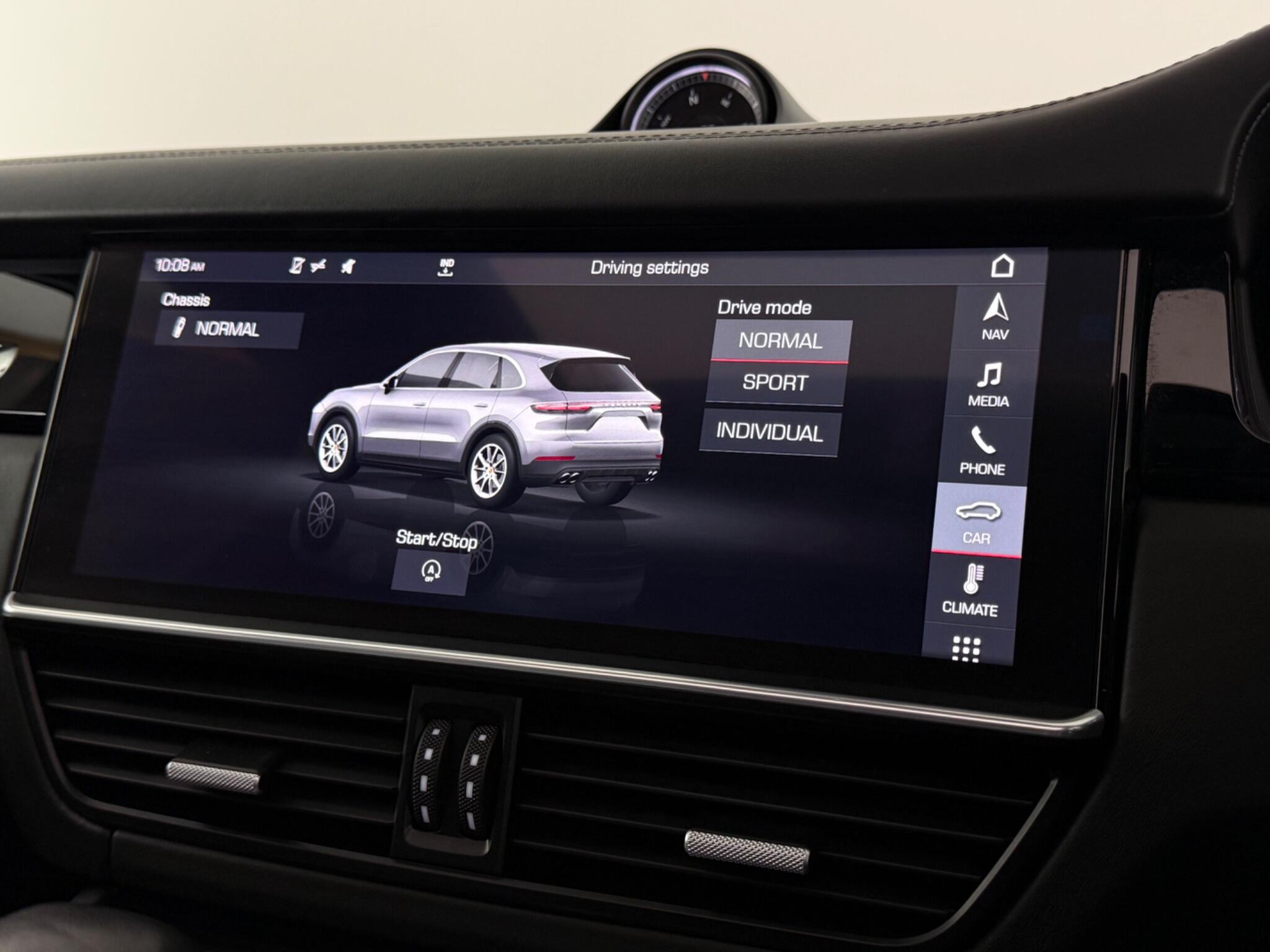 Porsche Cayenne view 35